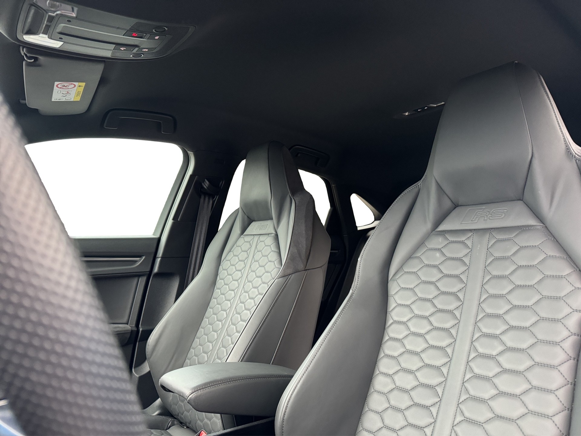 AUDI RS Q3 Sportback quattro S tronic-image-12