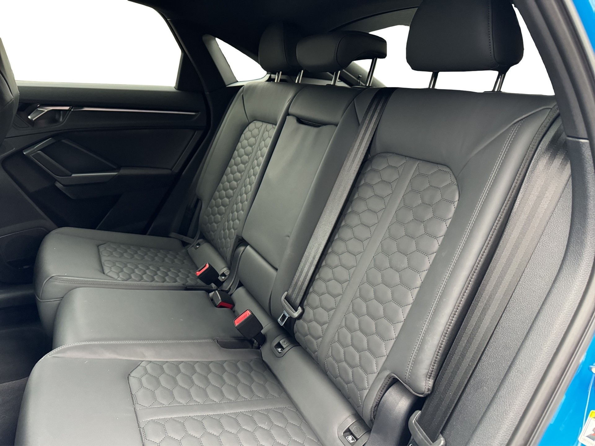 AUDI RS Q3 Sportback quattro S tronic-image-13