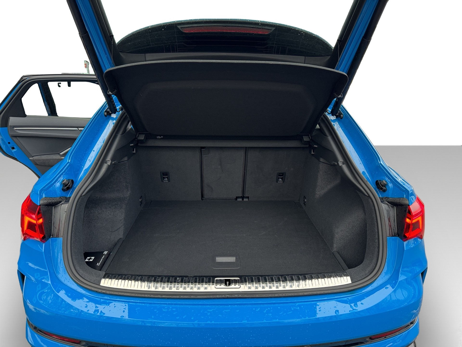 AUDI RS Q3 Sportback quattro S tronic-image-16