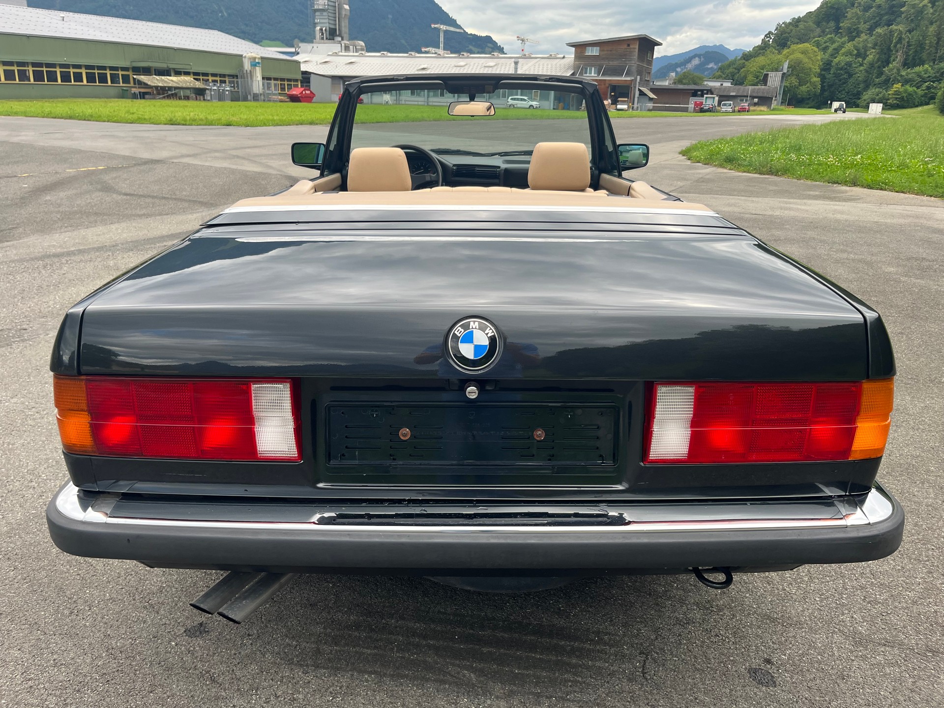 BMW 325i Cabrio-image-14