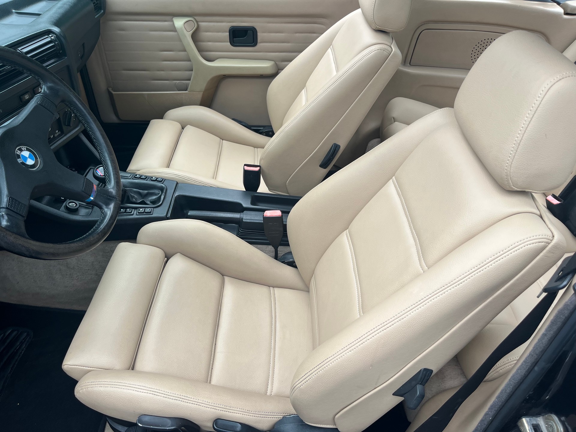 BMW 325i Cabrio-image-6