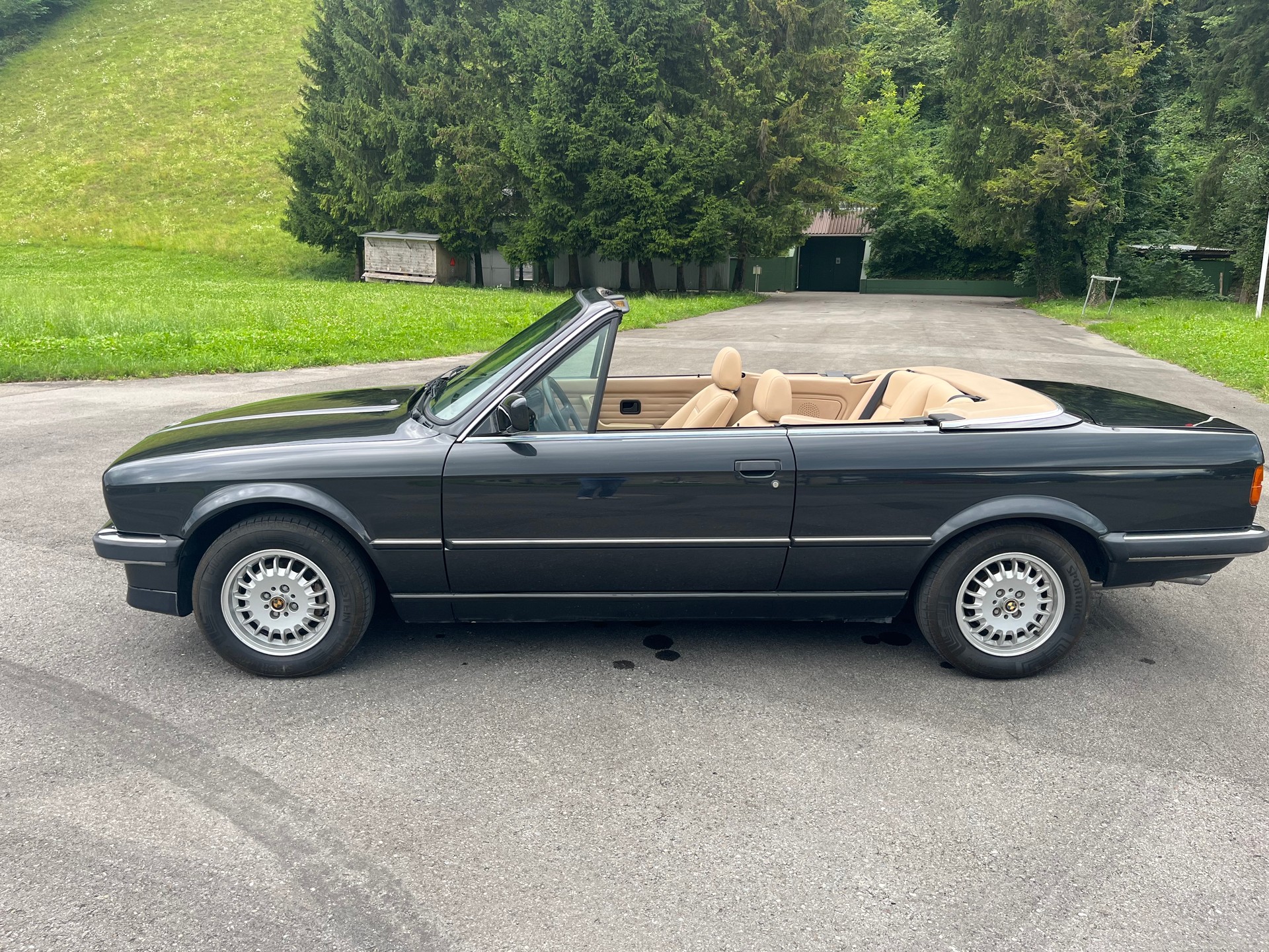 BMW 325i Cabrio-image-9