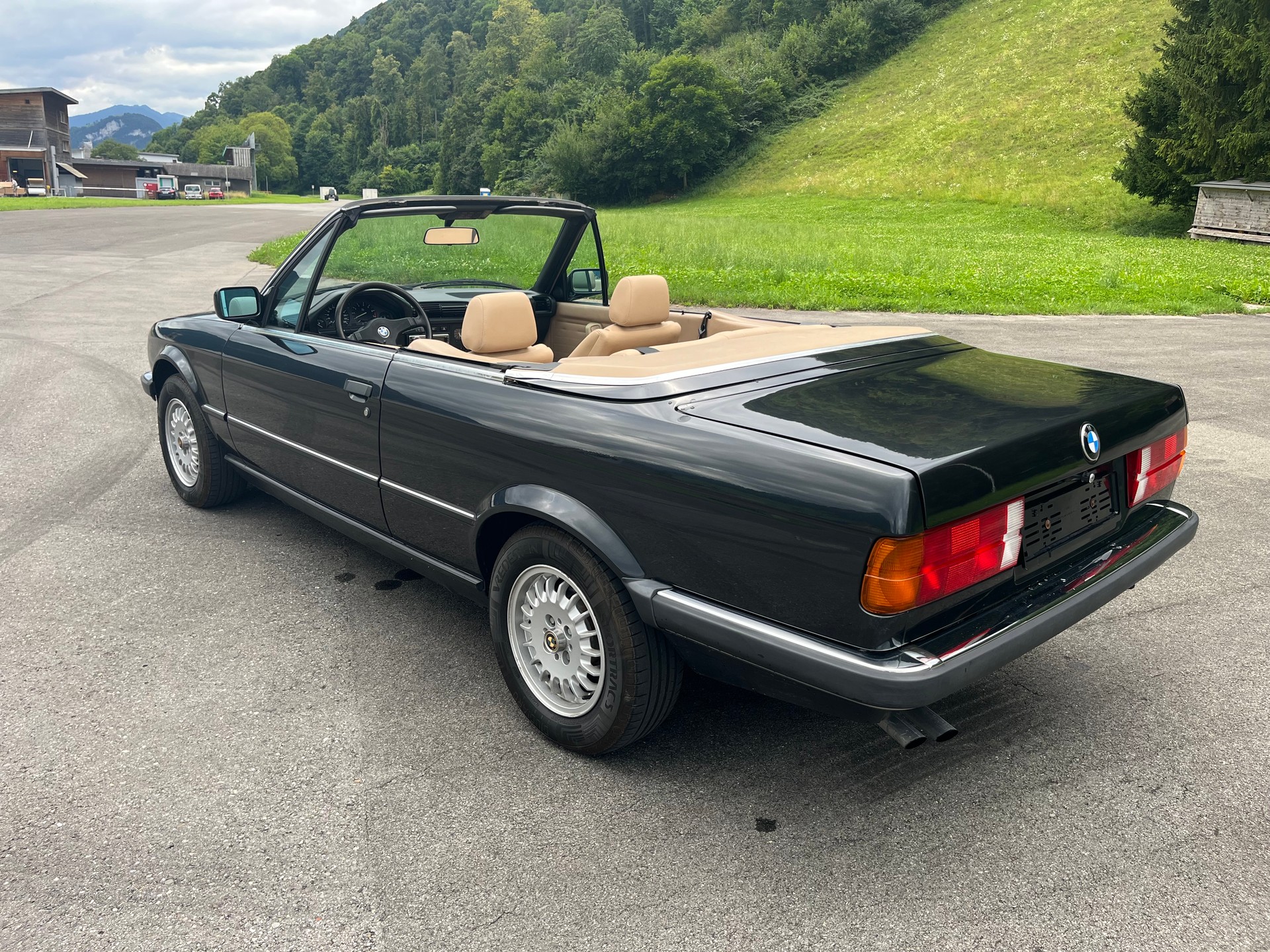 BMW 325i Cabrio-image-15
