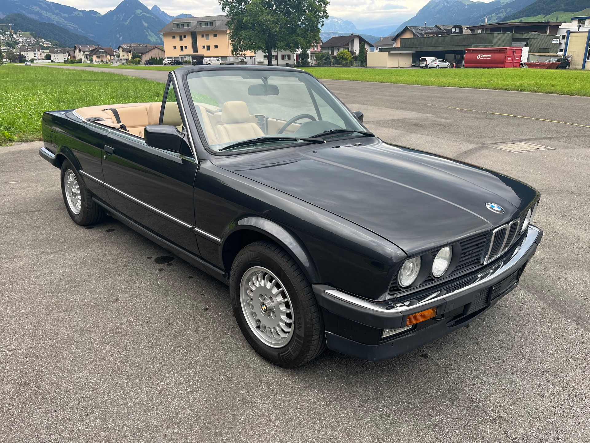 BMW 325i Cabrio-image-2