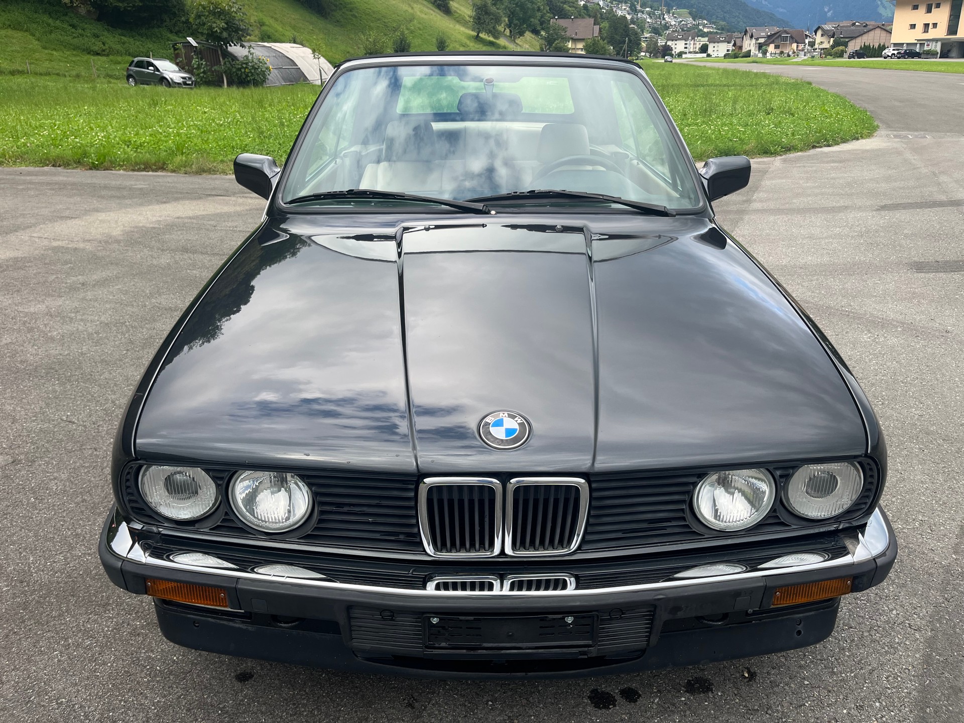 BMW 325i Cabrio-image-1