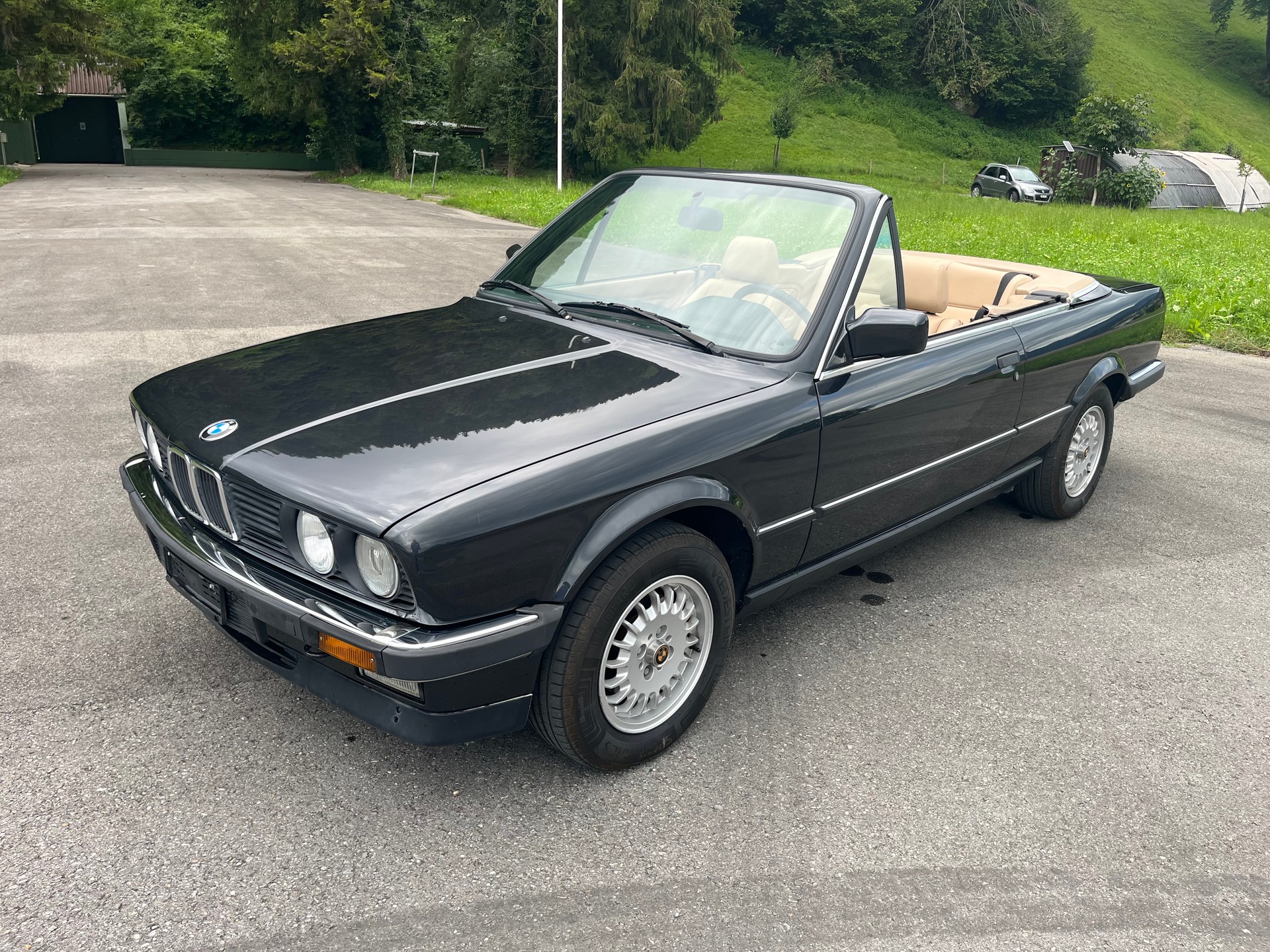 BMW 325i Cabrio-image-0