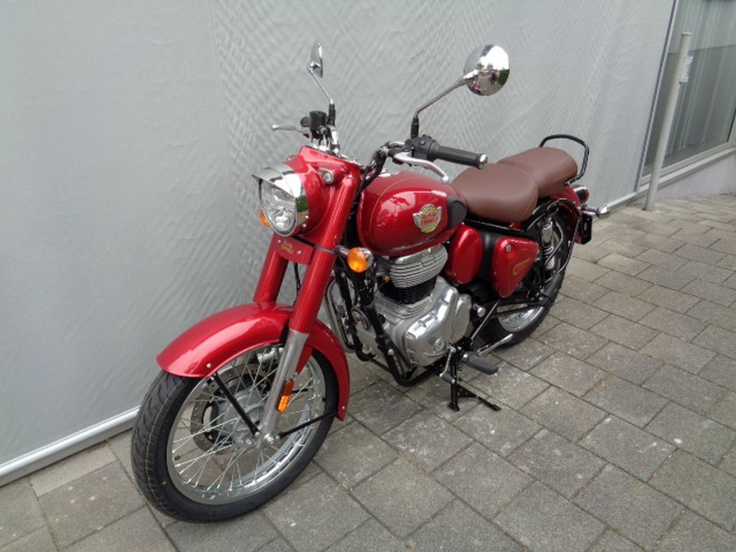ROYAL ENFIELD CLASSIC 350 E5-showroom-element-1