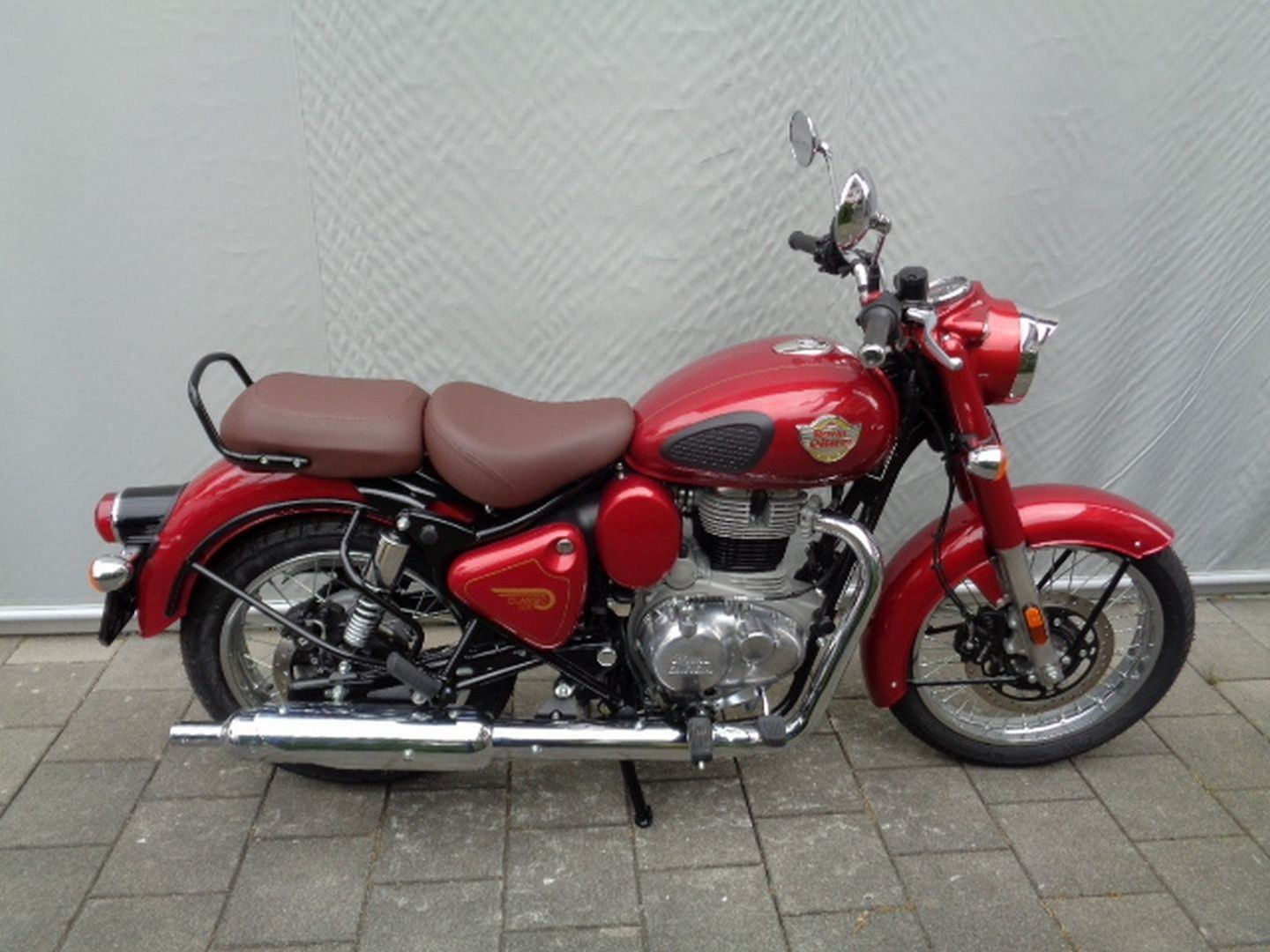 ROYAL ENFIELD CLASSIC 350 E5-showroom-element-3