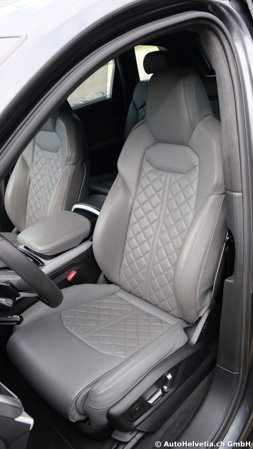 AUDI SQ7 TFSI quattro tiptronic-image-11