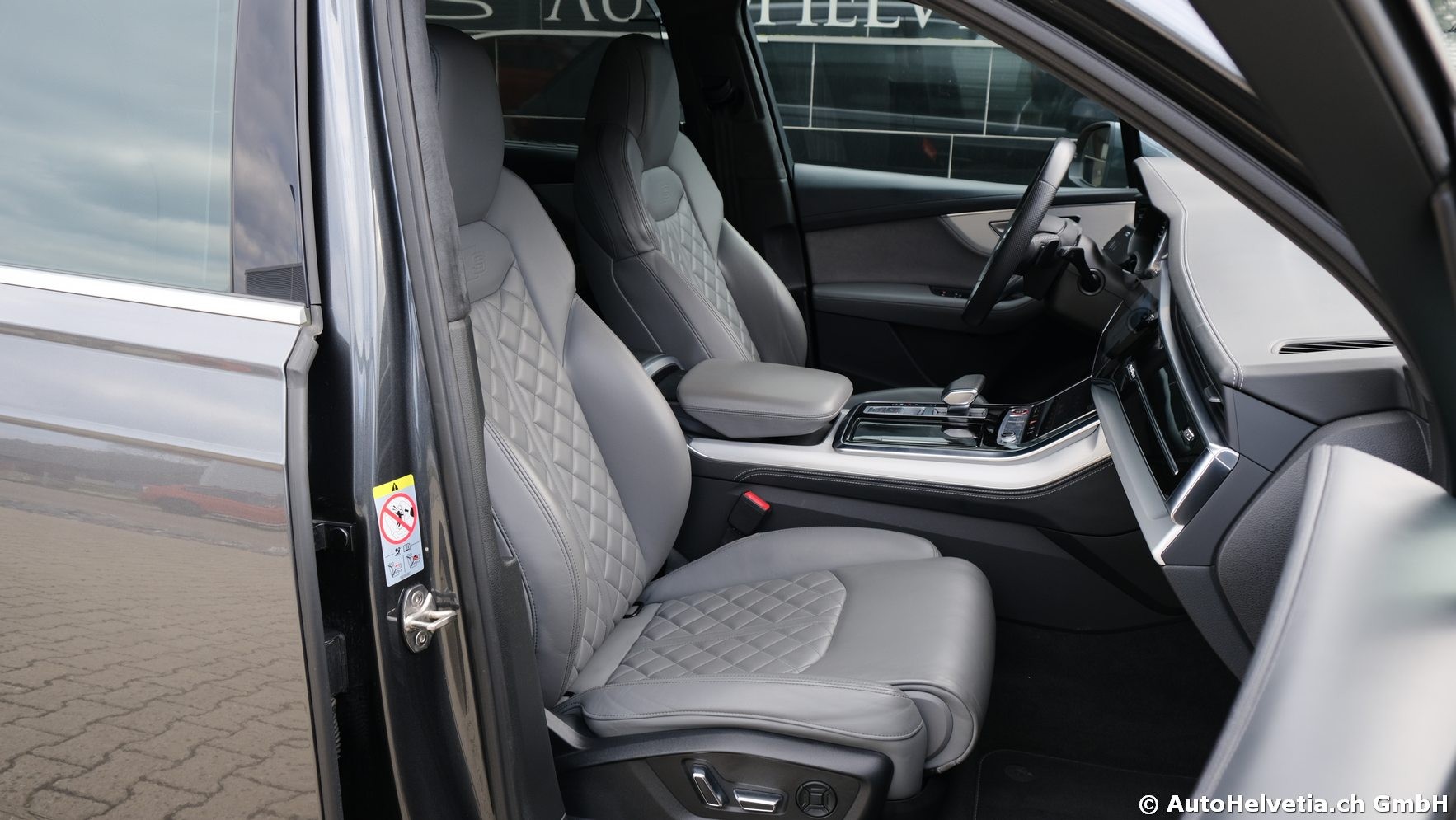 AUDI SQ7 TFSI quattro tiptronic-image-12
