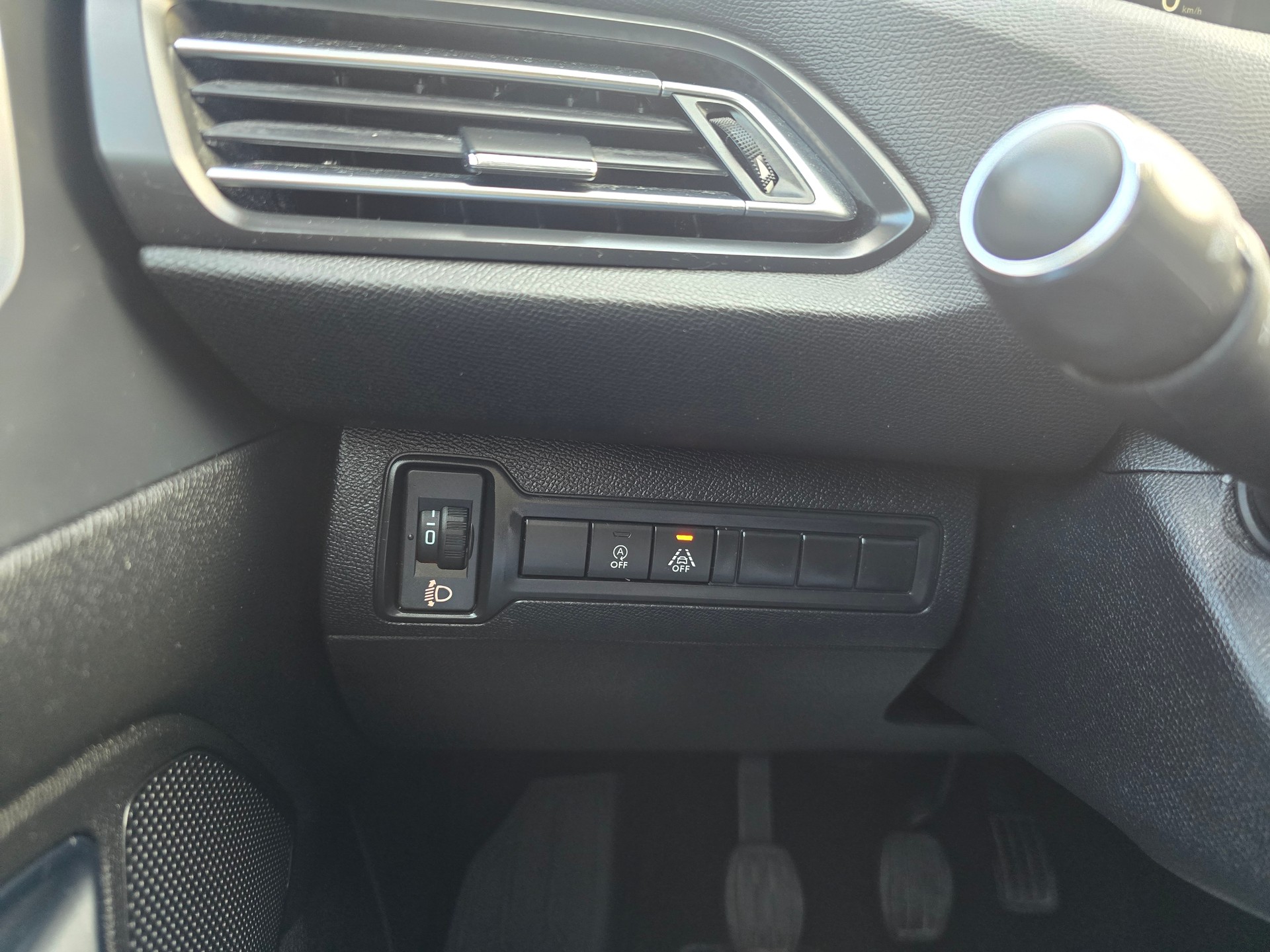 PEUGEOT 308 SW 1.5 BlueHDI Allure-image-24