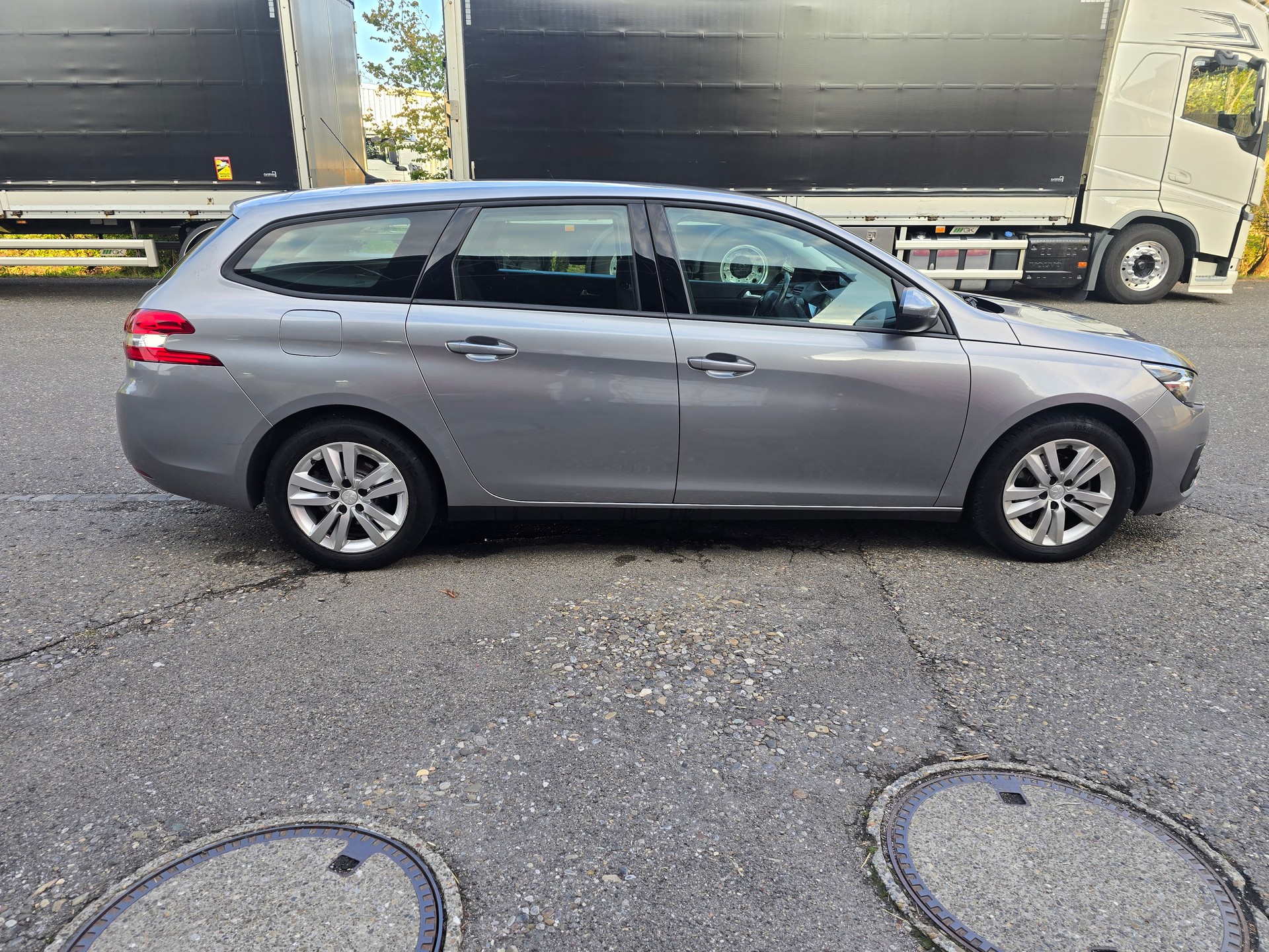 PEUGEOT 308 SW 1.5 BlueHDI Allure-image-7