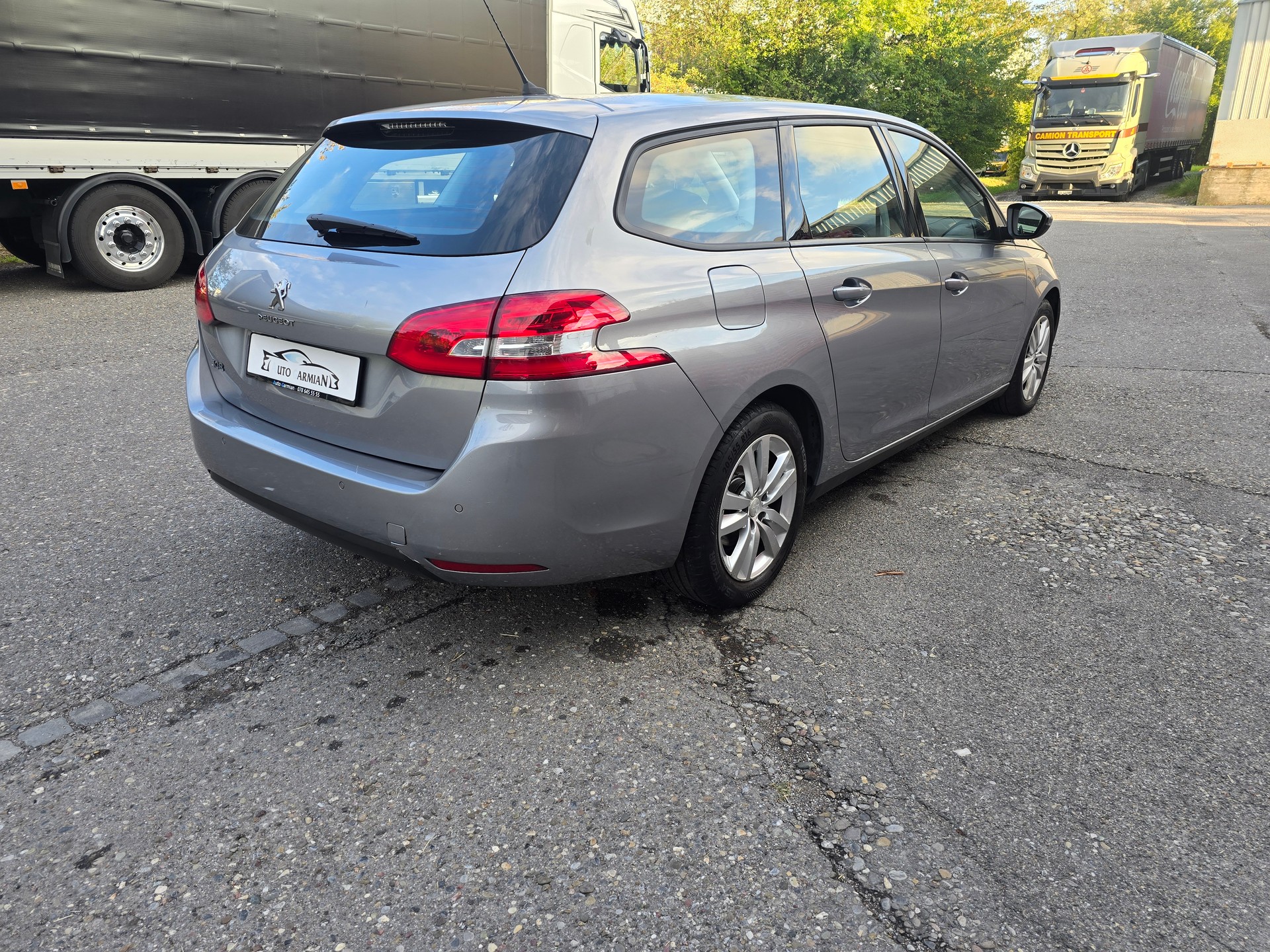 PEUGEOT 308 SW 1.5 BlueHDI Allure-image-4