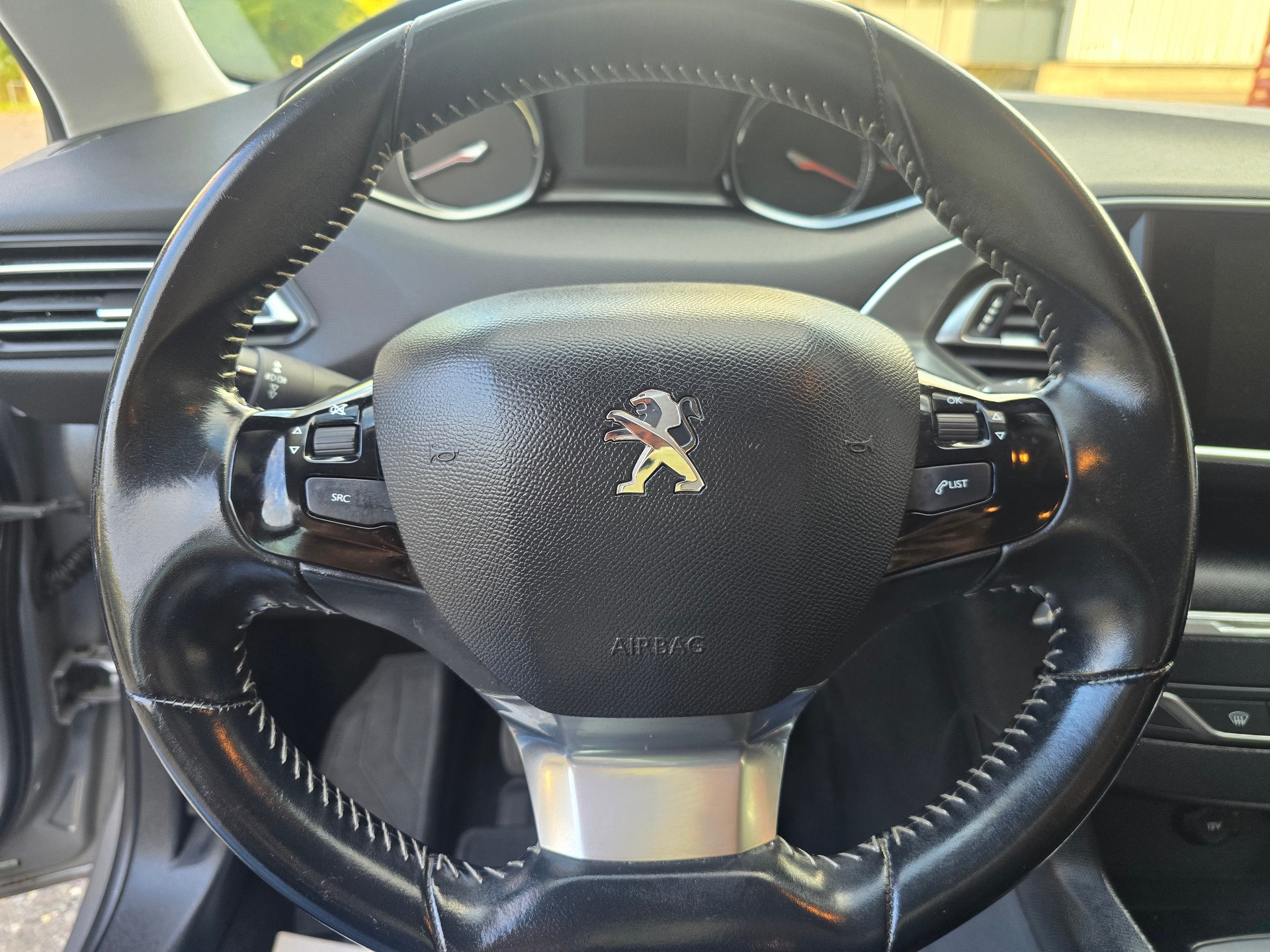 PEUGEOT 308 SW 1.5 BlueHDI Allure-image-15
