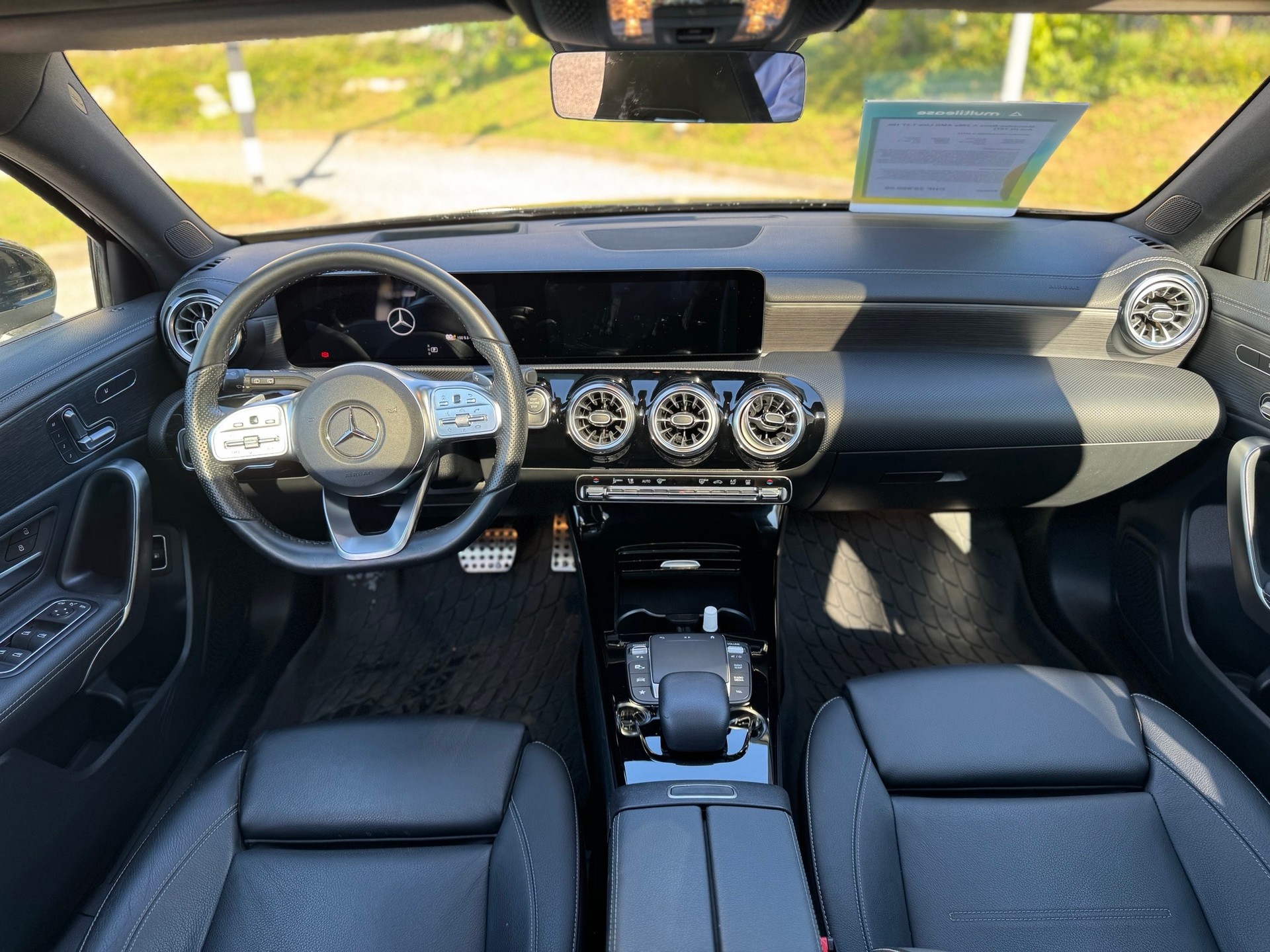 MERCEDES-BENZ A 250e AMG Line 8G-DCT-image-9