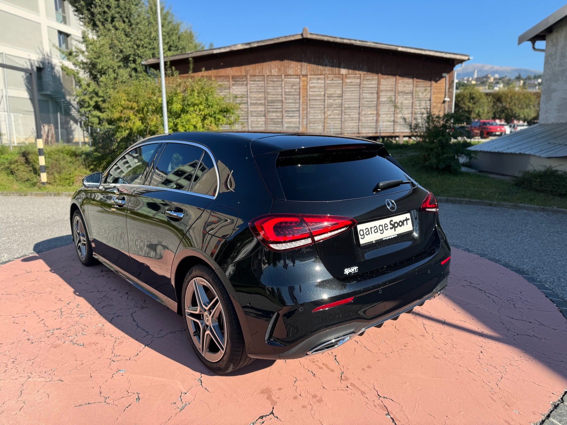 MERCEDES-BENZ A 250e AMG Line 8G-DCT-image-4