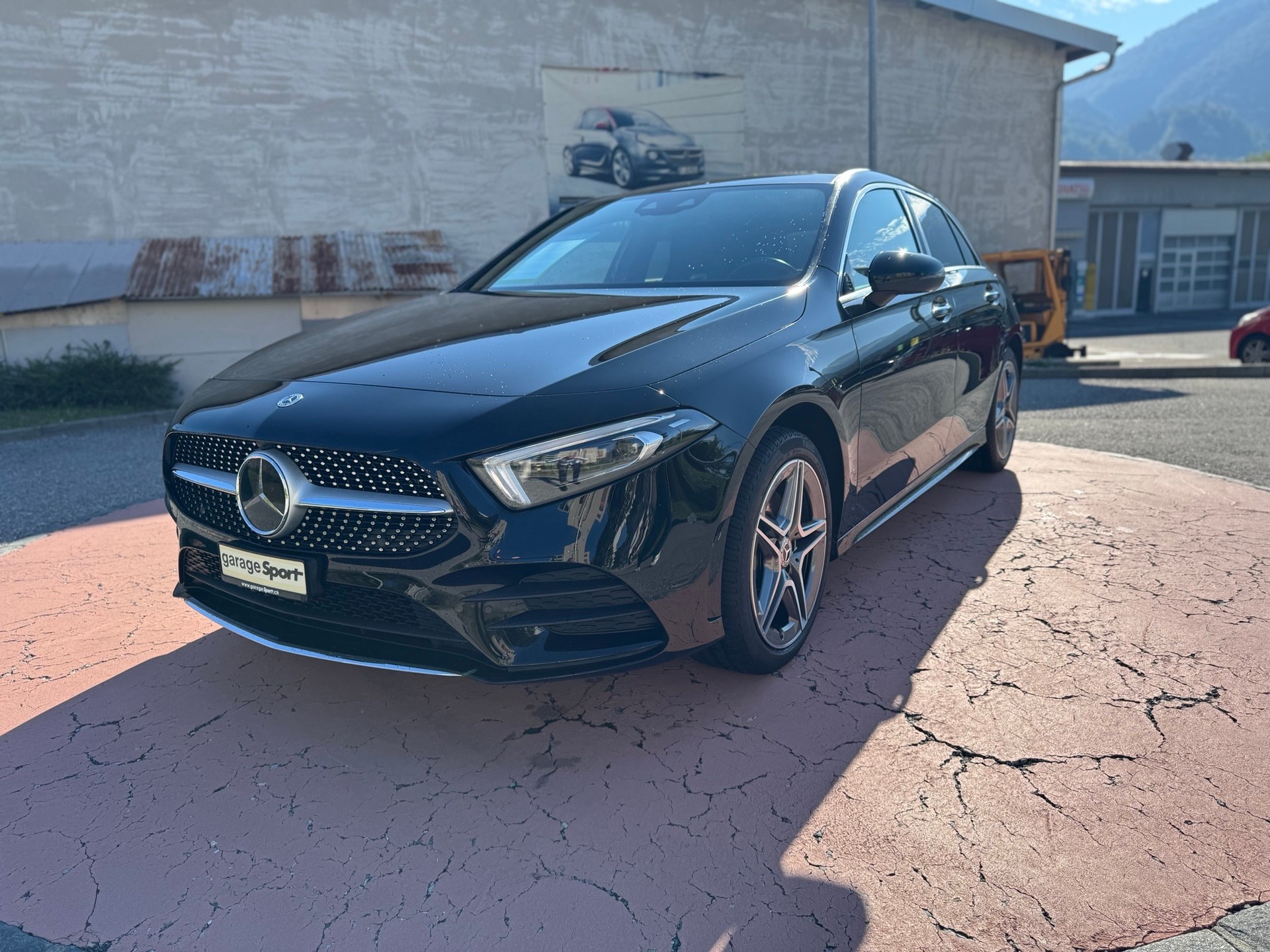 MERCEDES-BENZ A 250e AMG Line 8G-DCT-image-2