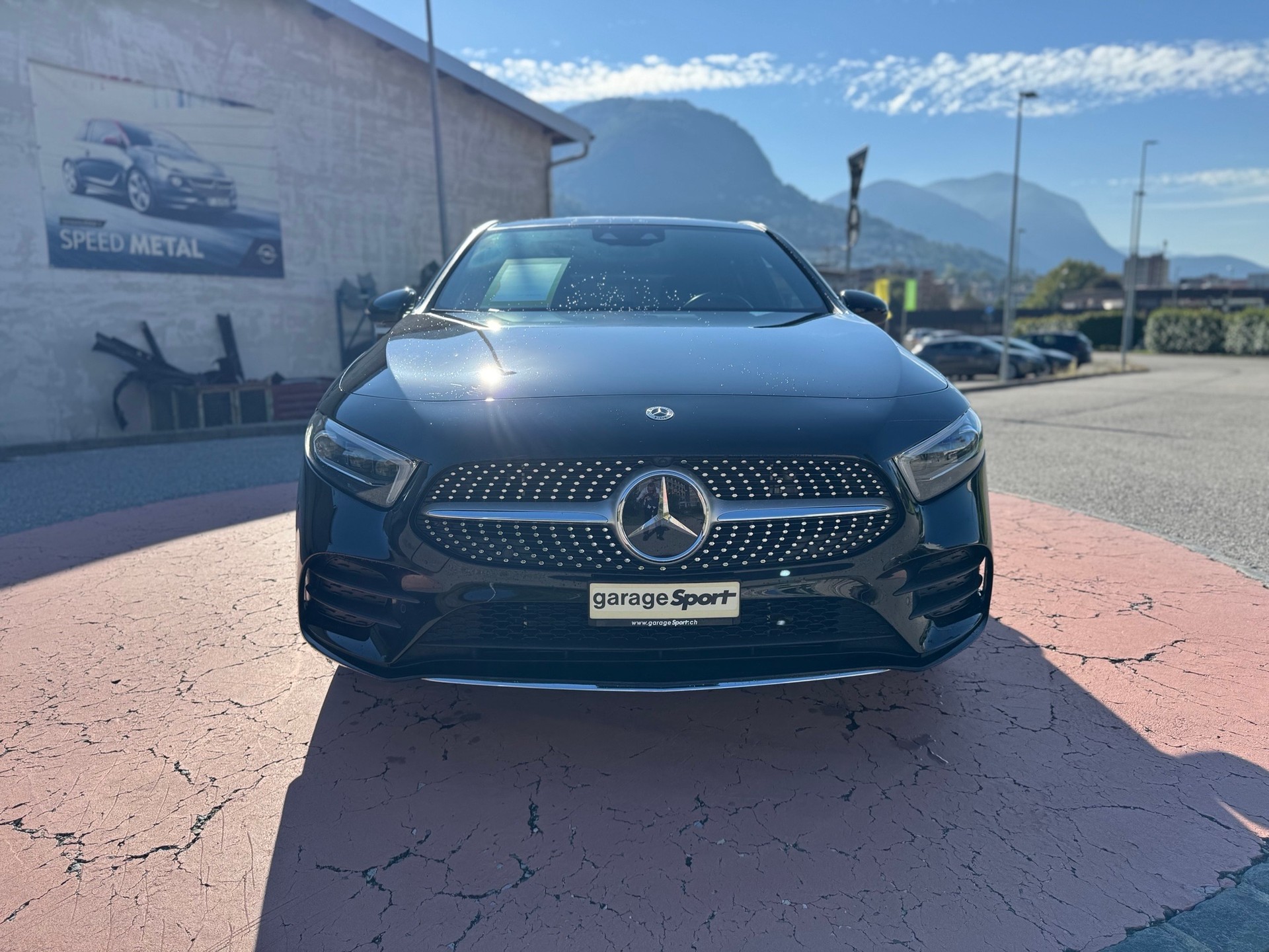 MERCEDES-BENZ A 250e AMG Line 8G-DCT-image-1