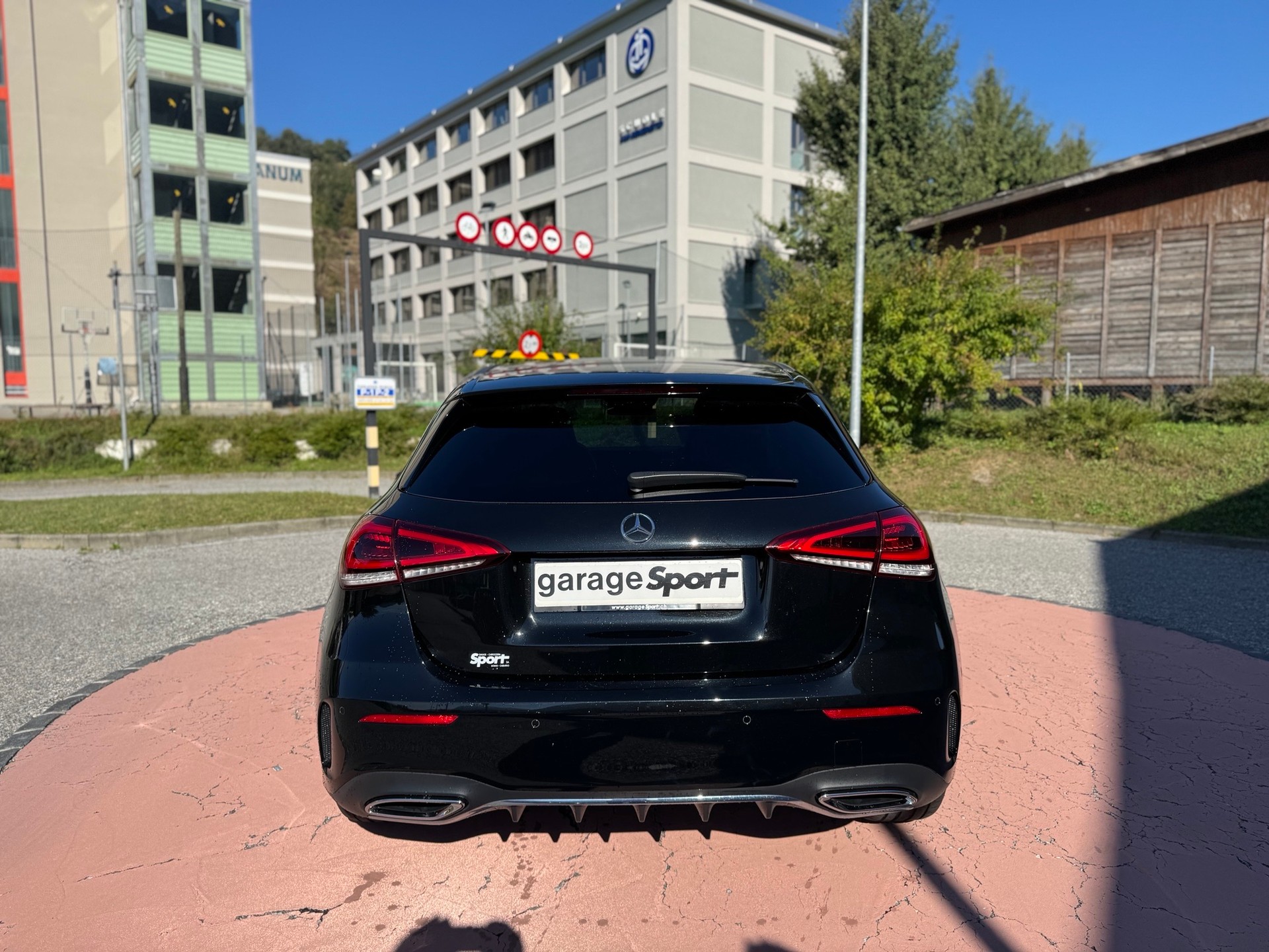 MERCEDES-BENZ A 250e AMG Line 8G-DCT-image-5