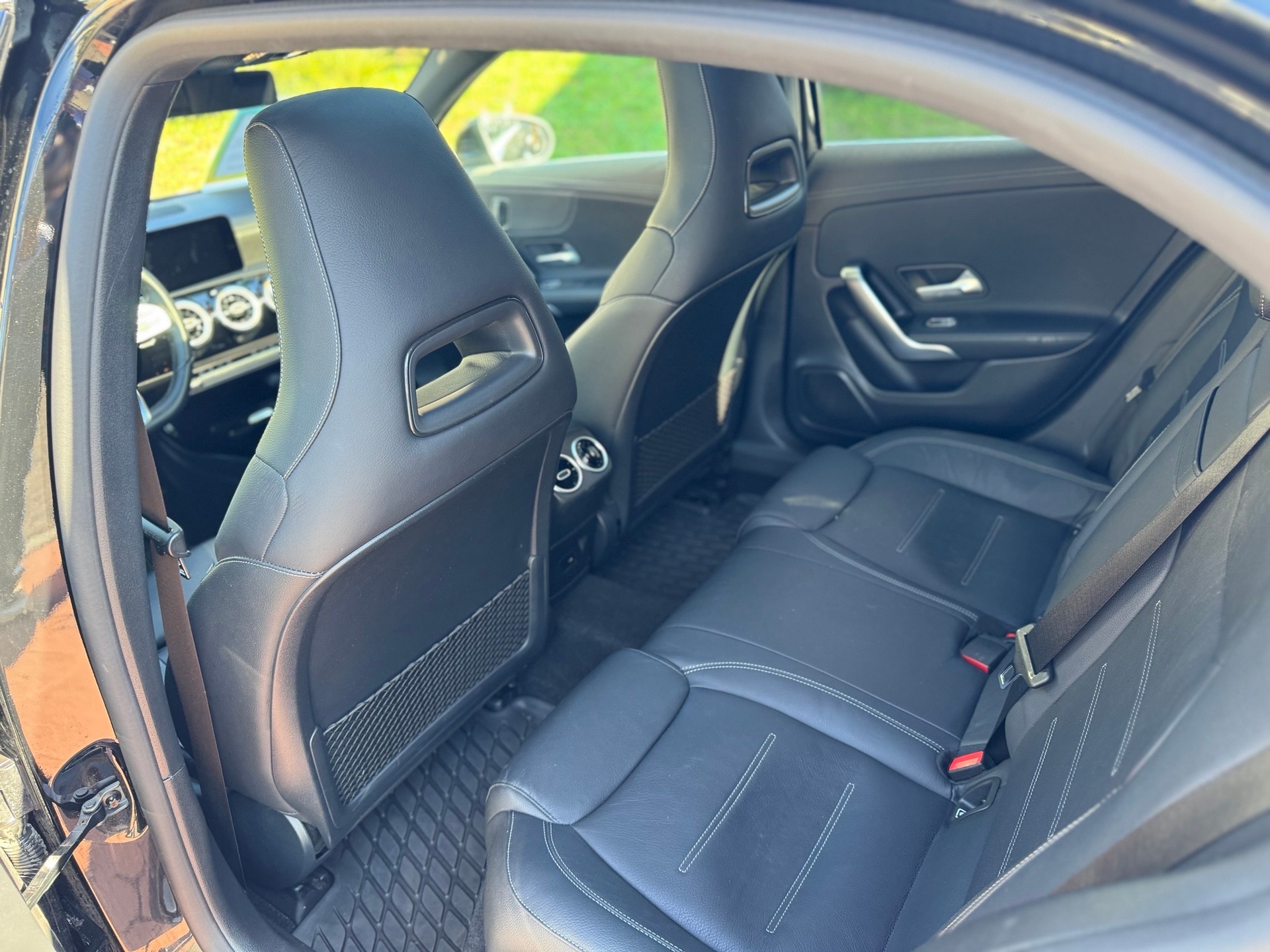MERCEDES-BENZ A 250e AMG Line 8G-DCT-image-14