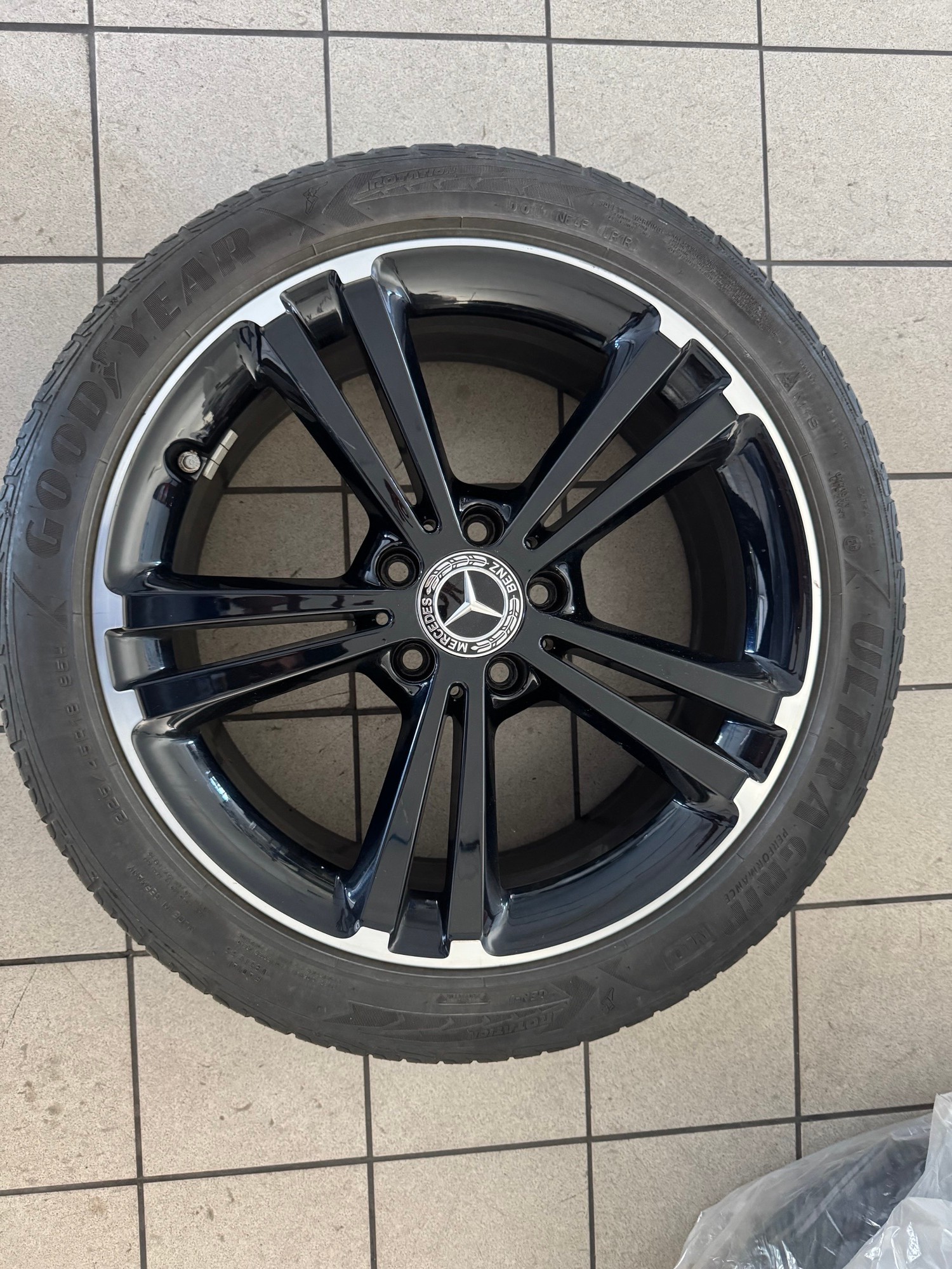 MERCEDES-BENZ A 250e AMG Line 8G-DCT-image-15