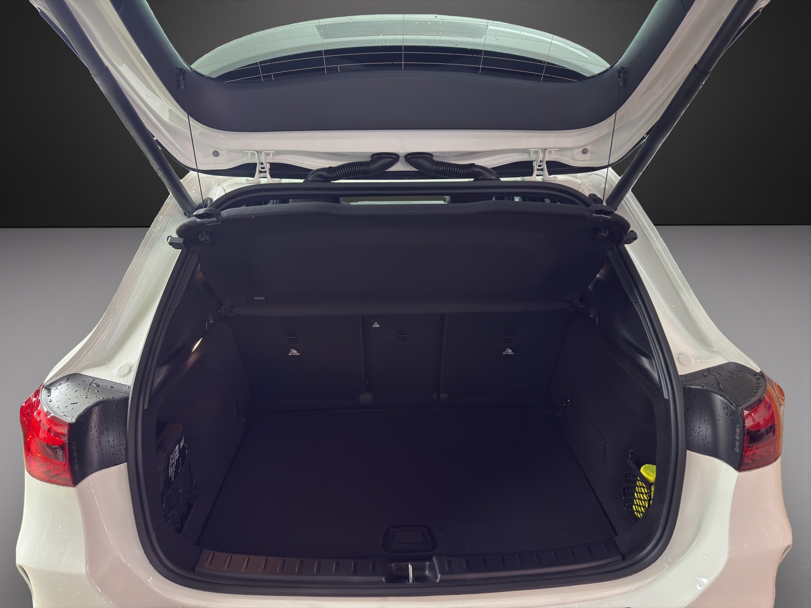 MERCEDES-BENZ GLA 250 e EQ Star 8G-DCT-image-8