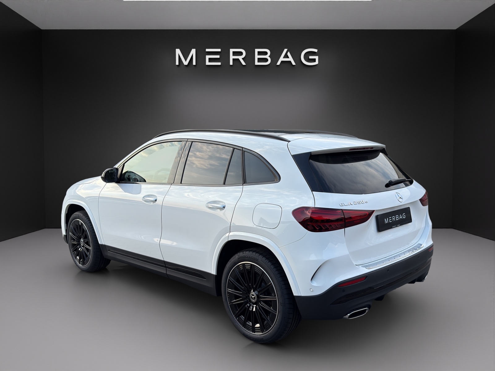 MERCEDES-BENZ GLA 250 e EQ Star 8G-DCT-image-2