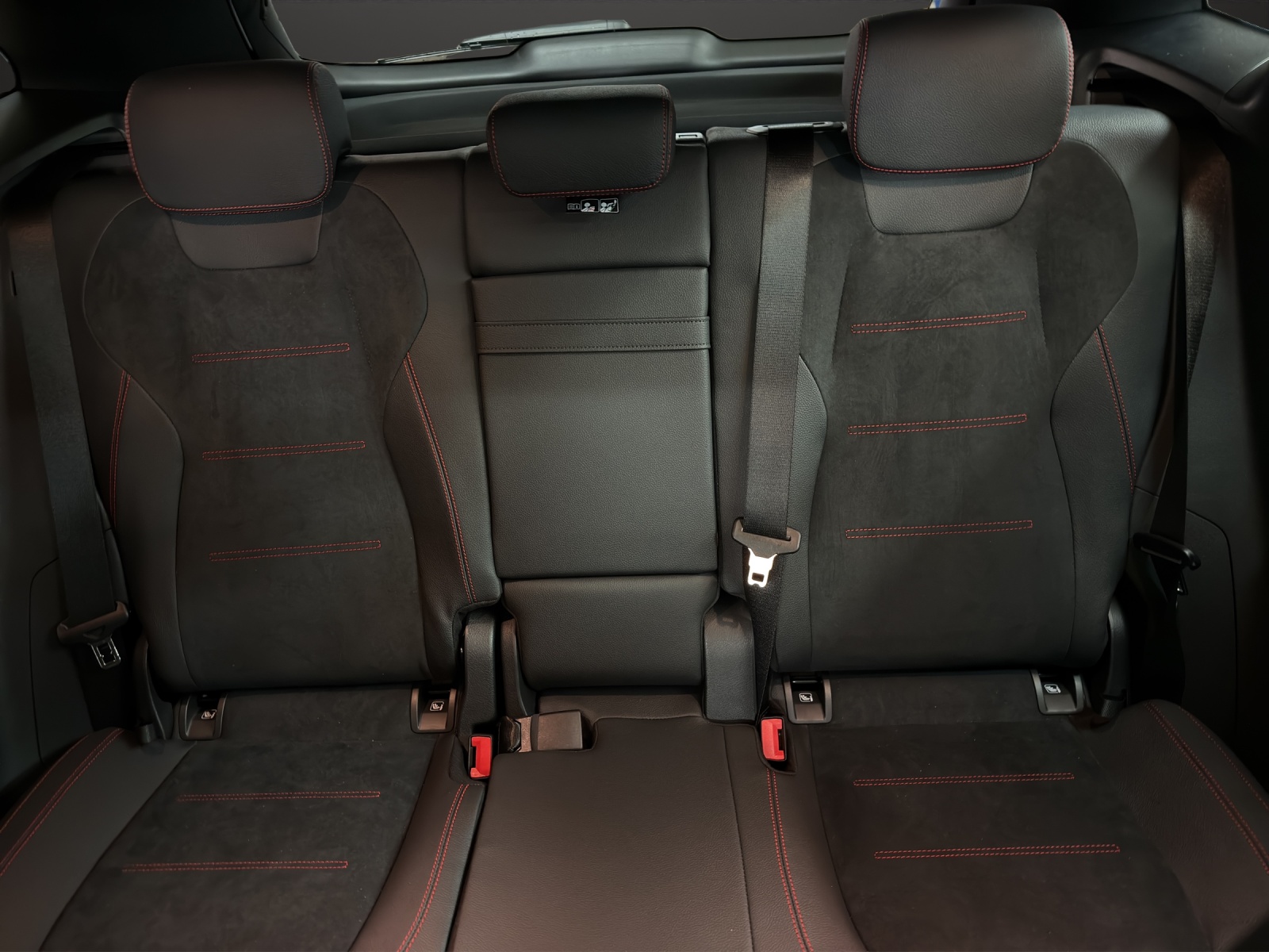 MERCEDES-BENZ GLA 250 e EQ Star 8G-DCT-image-14