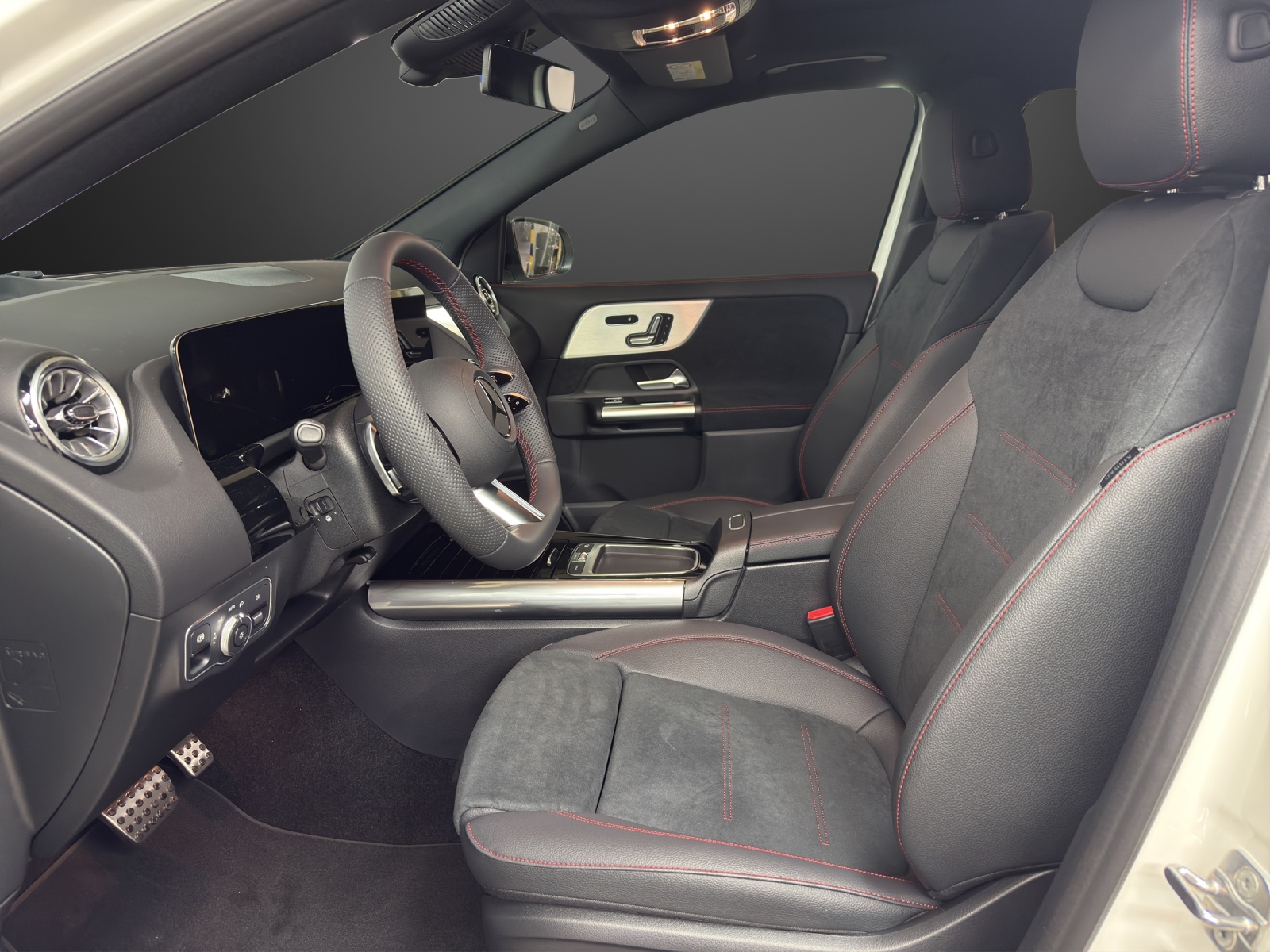 MERCEDES-BENZ GLA 250 e EQ Star 8G-DCT-image-9
