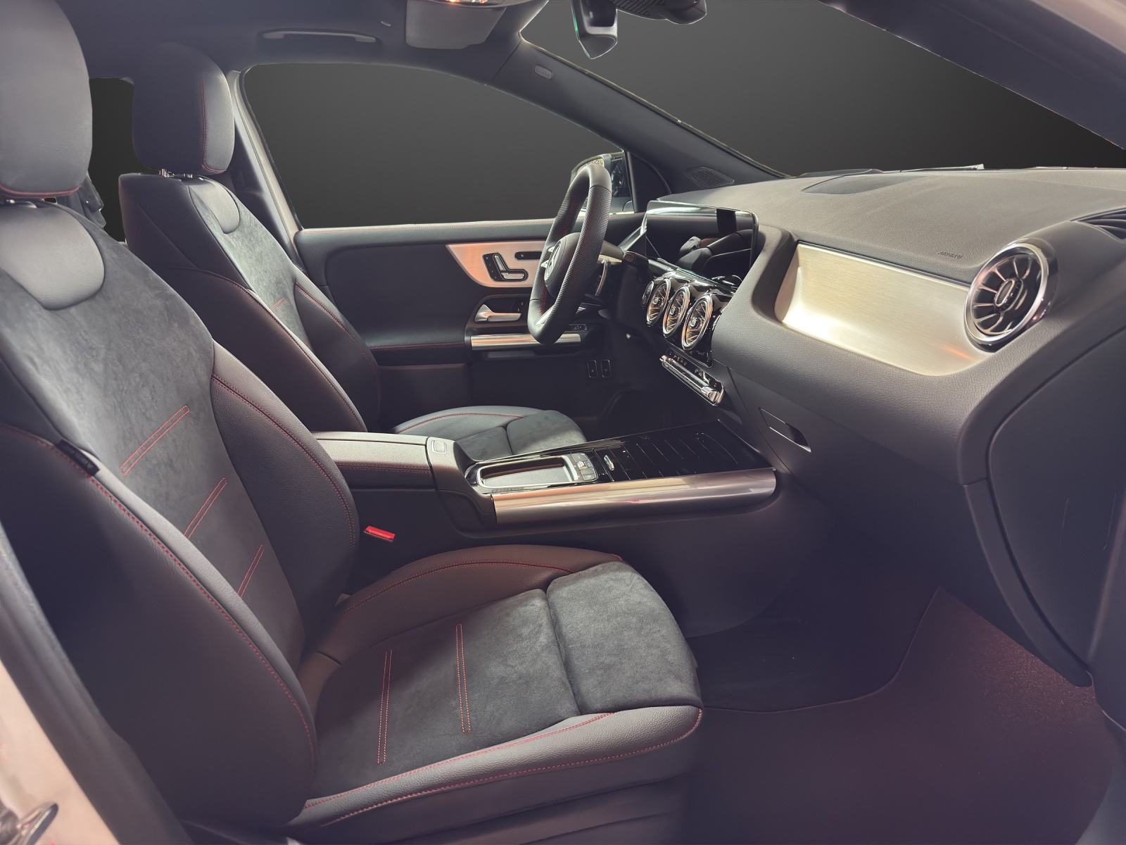 MERCEDES-BENZ GLA 250 e EQ Star 8G-DCT-image-11