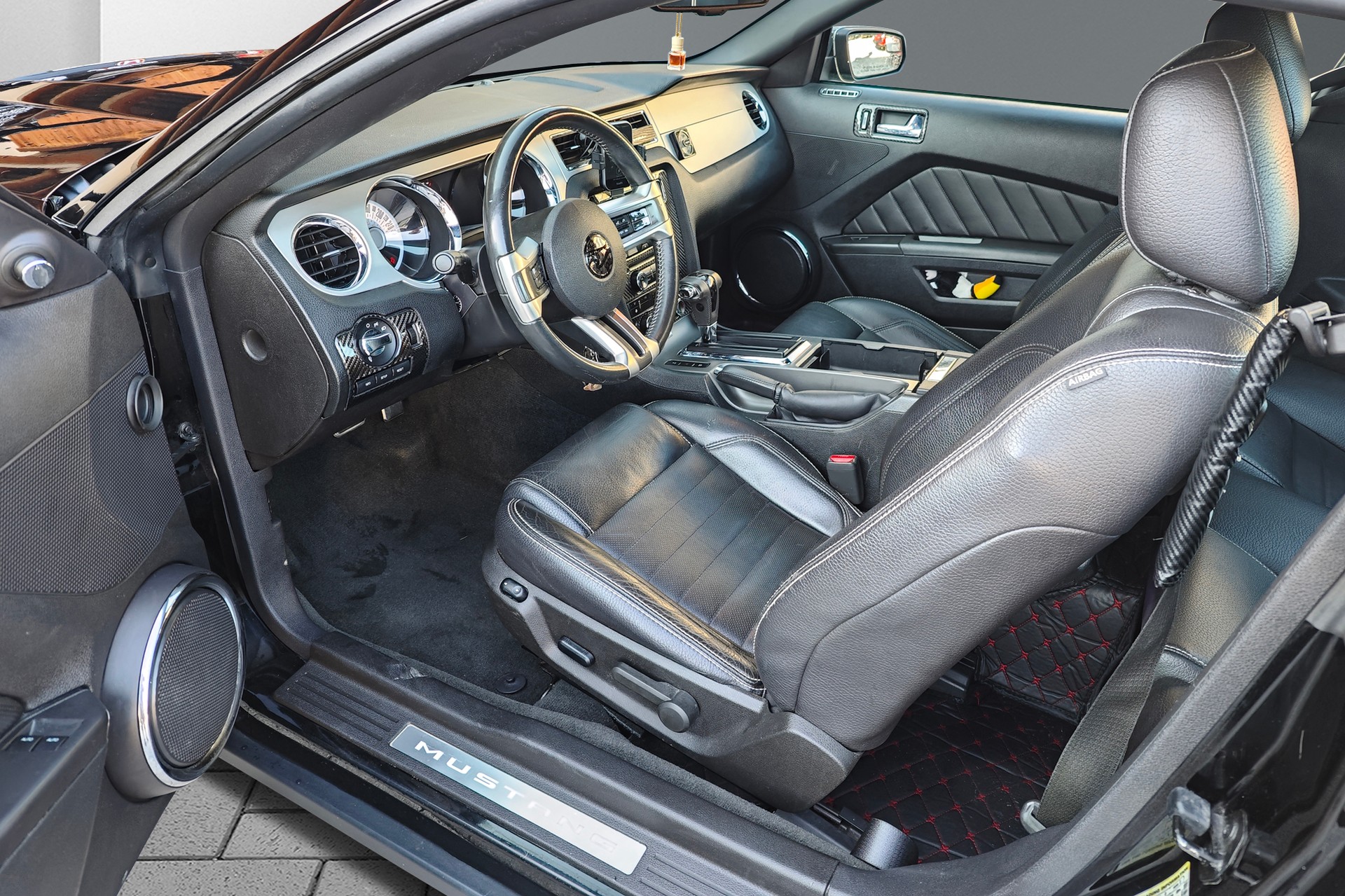FORD MUSTANG-image-8