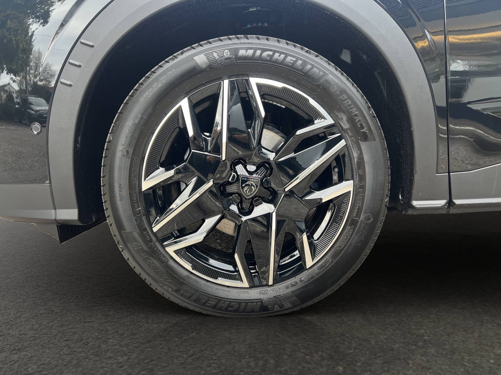 PEUGEOT 3008 1.2 Hybrid GT-image-4