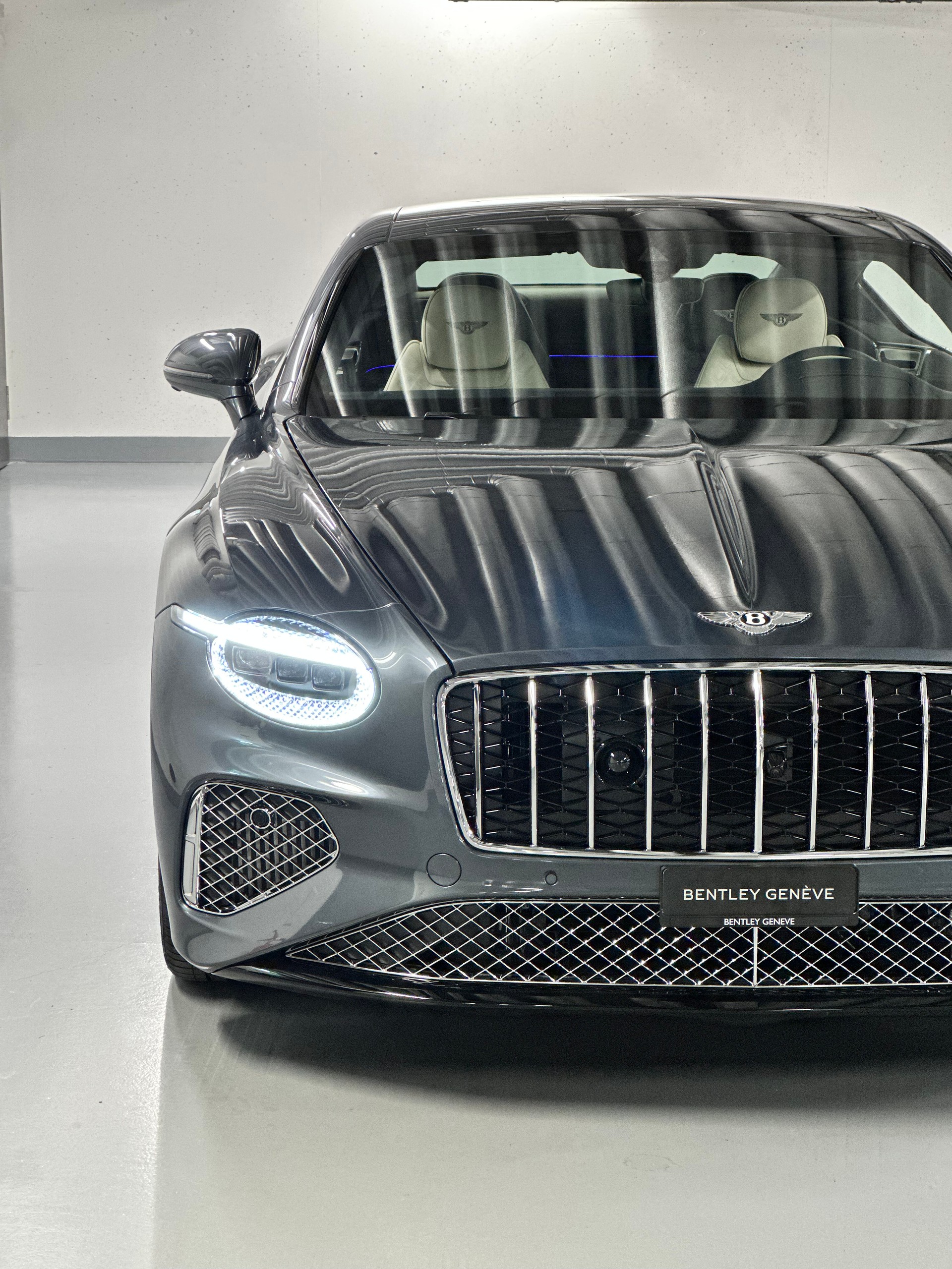 BENTLEY Continental GT Azure V8 Hybrid-image-19