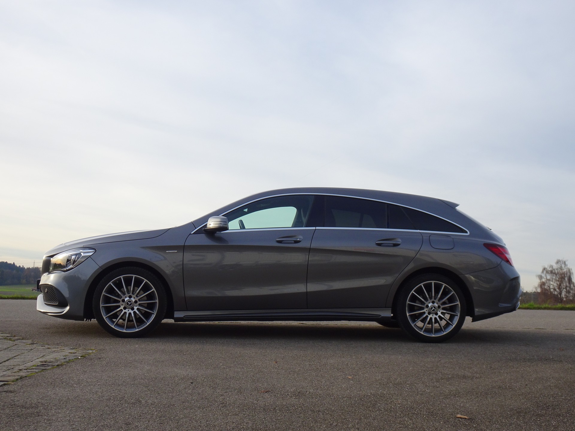 MERCEDES-BENZ CLA Shooting Brake 200 Urban 7G-DCT-image-1