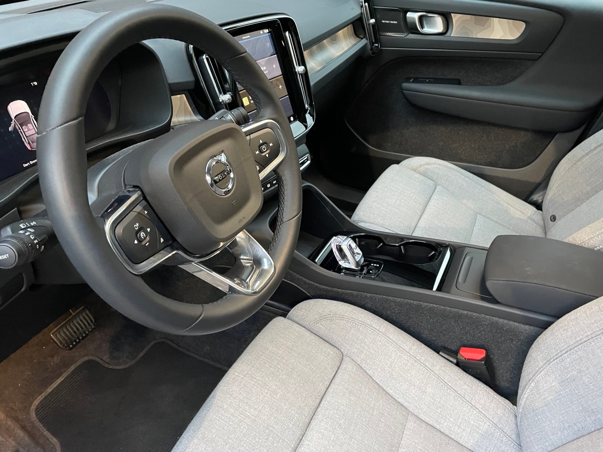 VOLVO C40 E80 Ultimate AWD-image-3