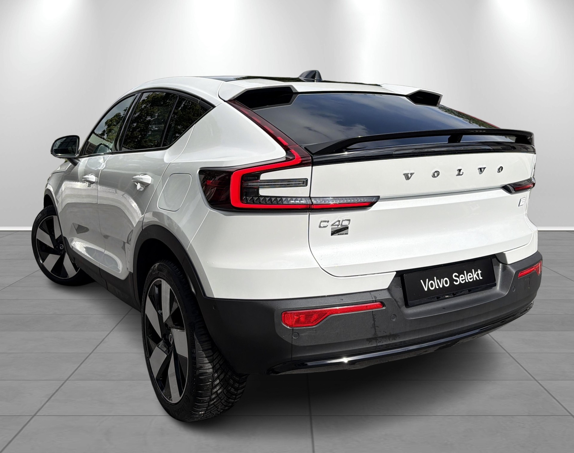 VOLVO C40 E80 Ultimate AWD-image-1