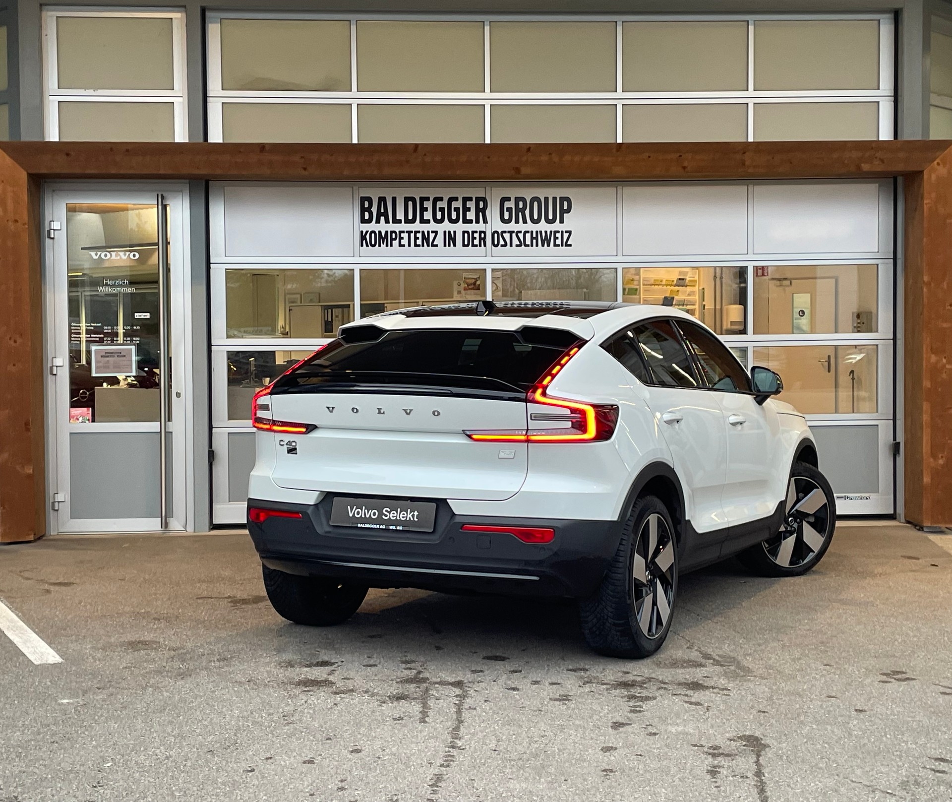 VOLVO C40 E80 Ultimate AWD-image-2