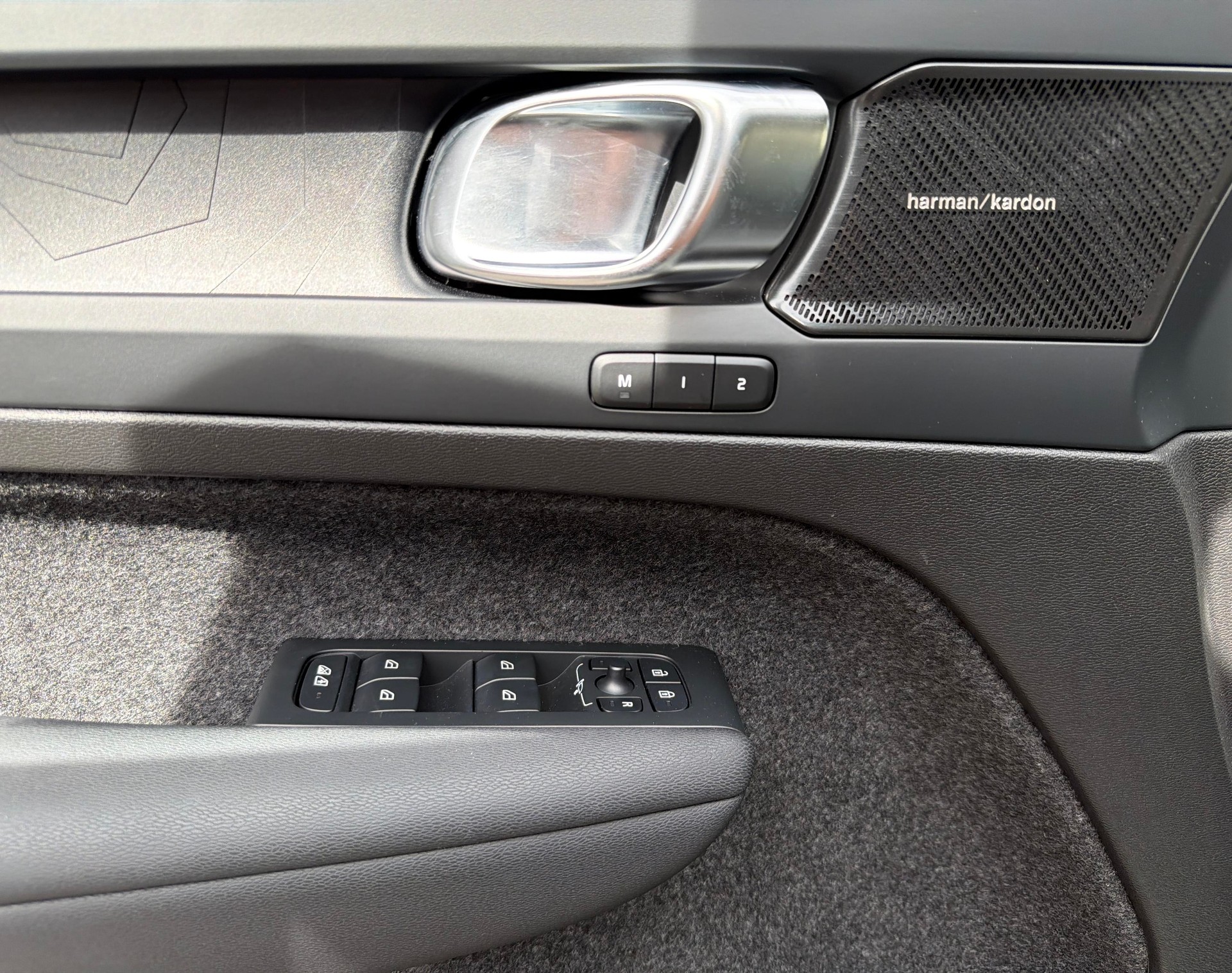 VOLVO C40 E80 Ultimate AWD-image-21