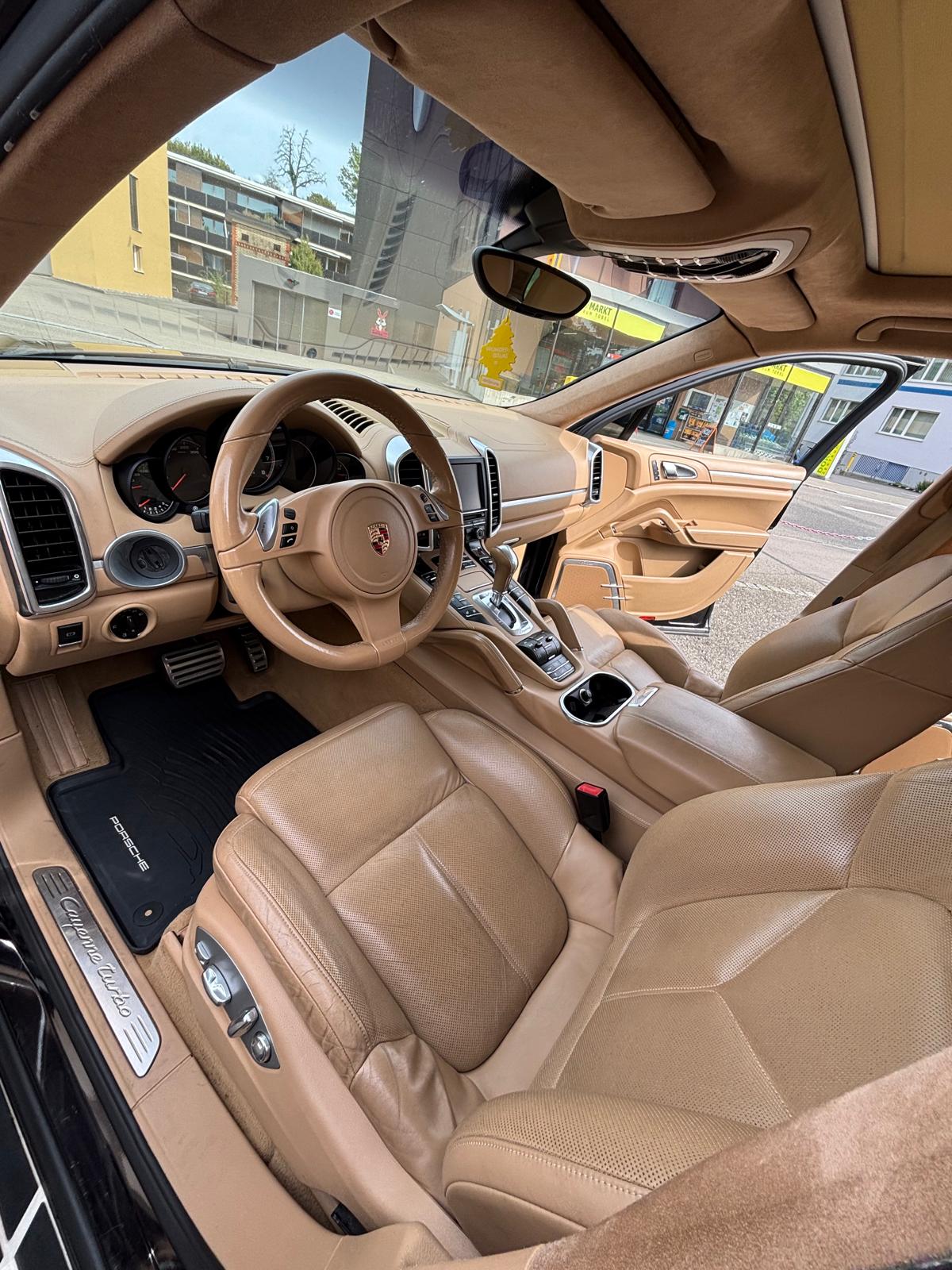 PORSCHE Cayenne Turbo-image-5