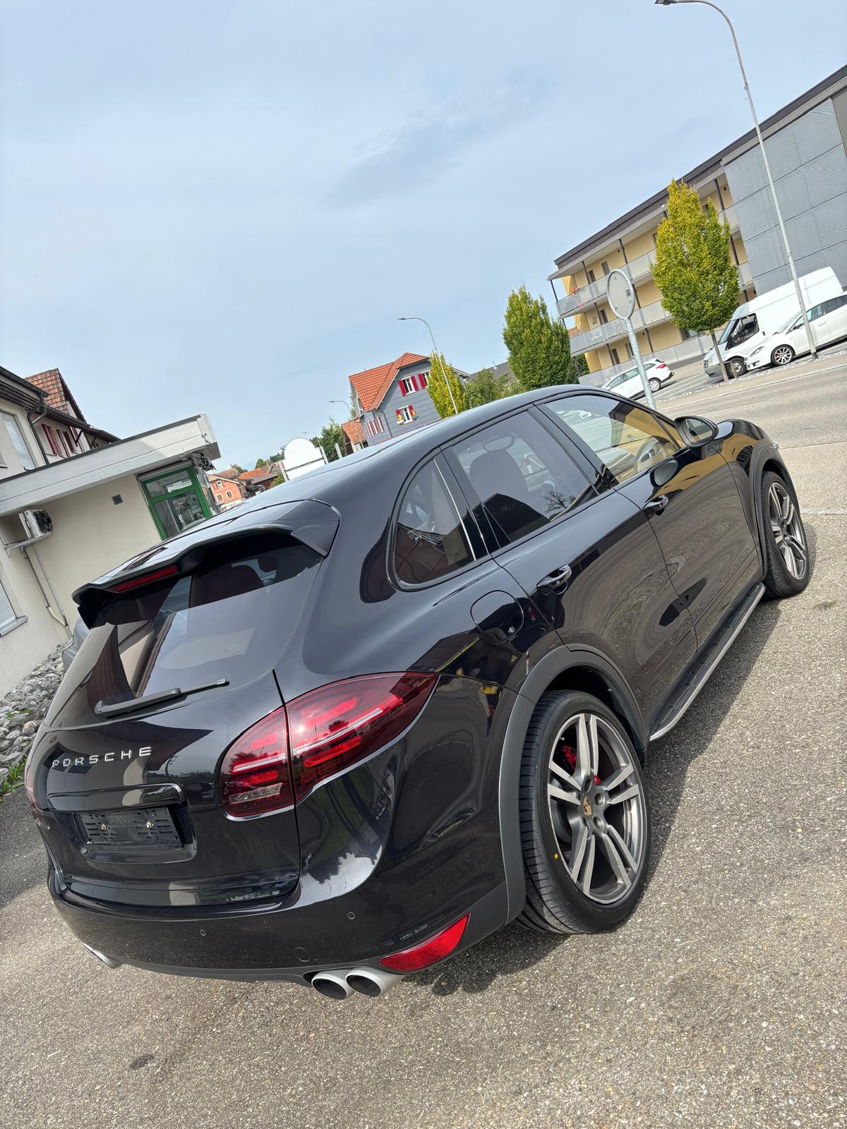 PORSCHE Cayenne Turbo-image-4