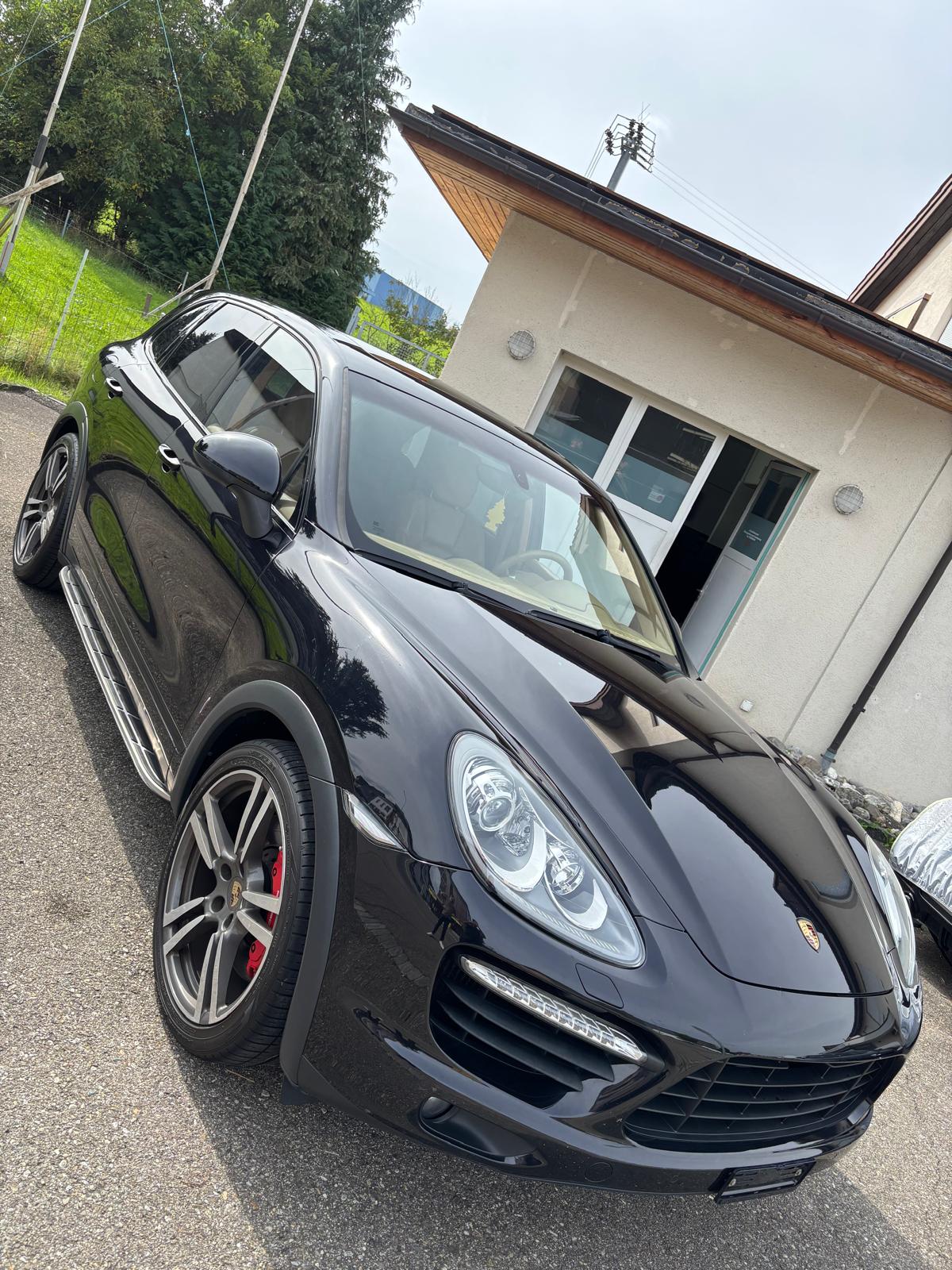 PORSCHE Cayenne Turbo-image-1