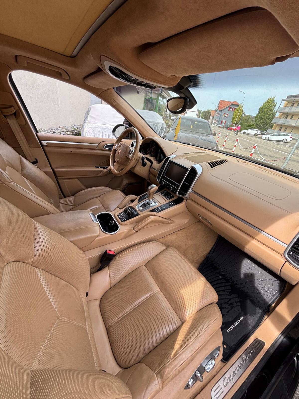 PORSCHE Cayenne Turbo-image-7