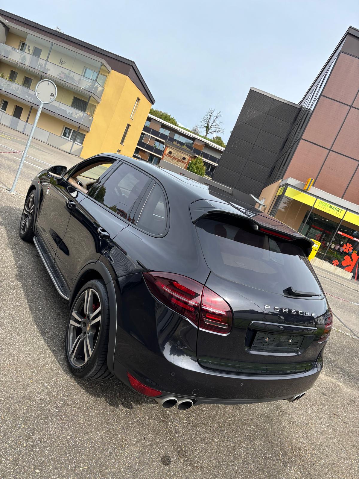 PORSCHE Cayenne Turbo-image-3