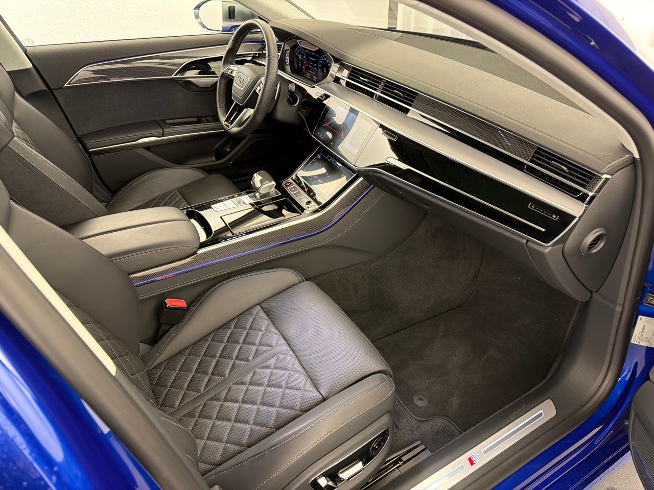 AUDI S8 TFSI quatt. tiptronic-image-11