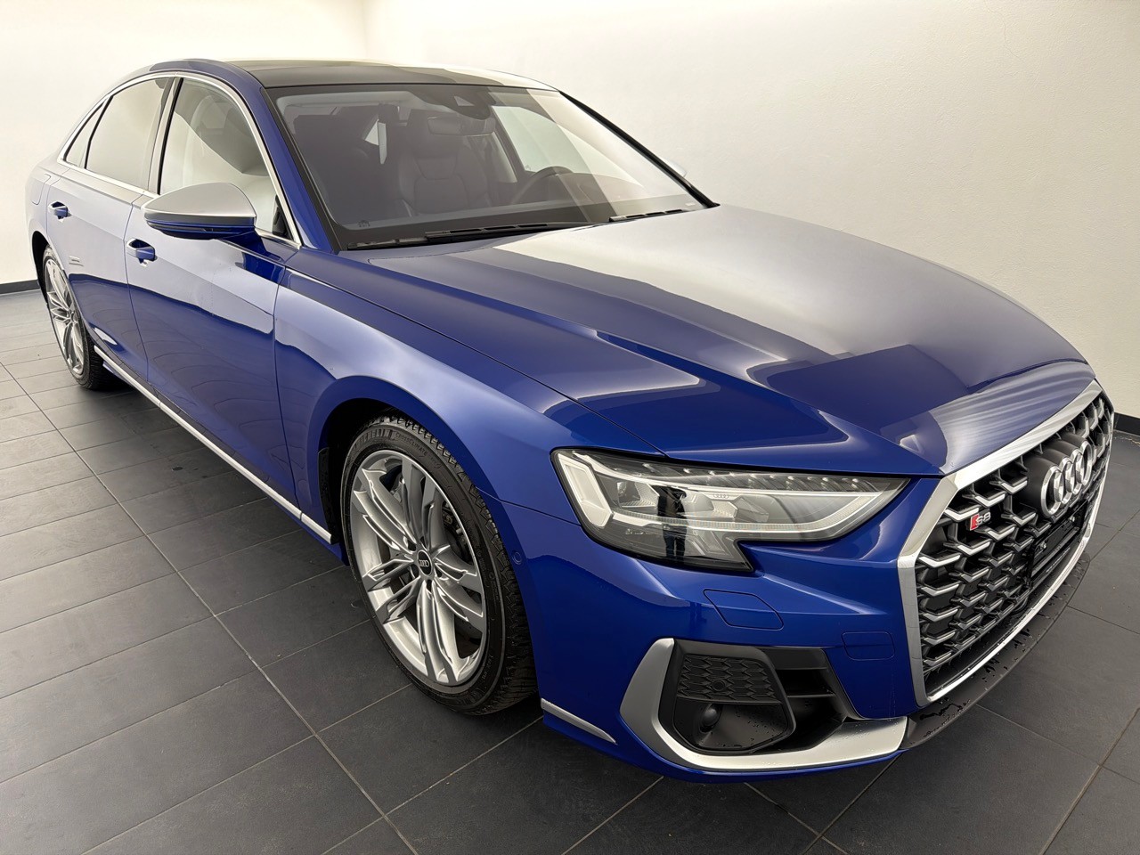 AUDI S8 TFSI quatt. tiptronic-showroom-element-3