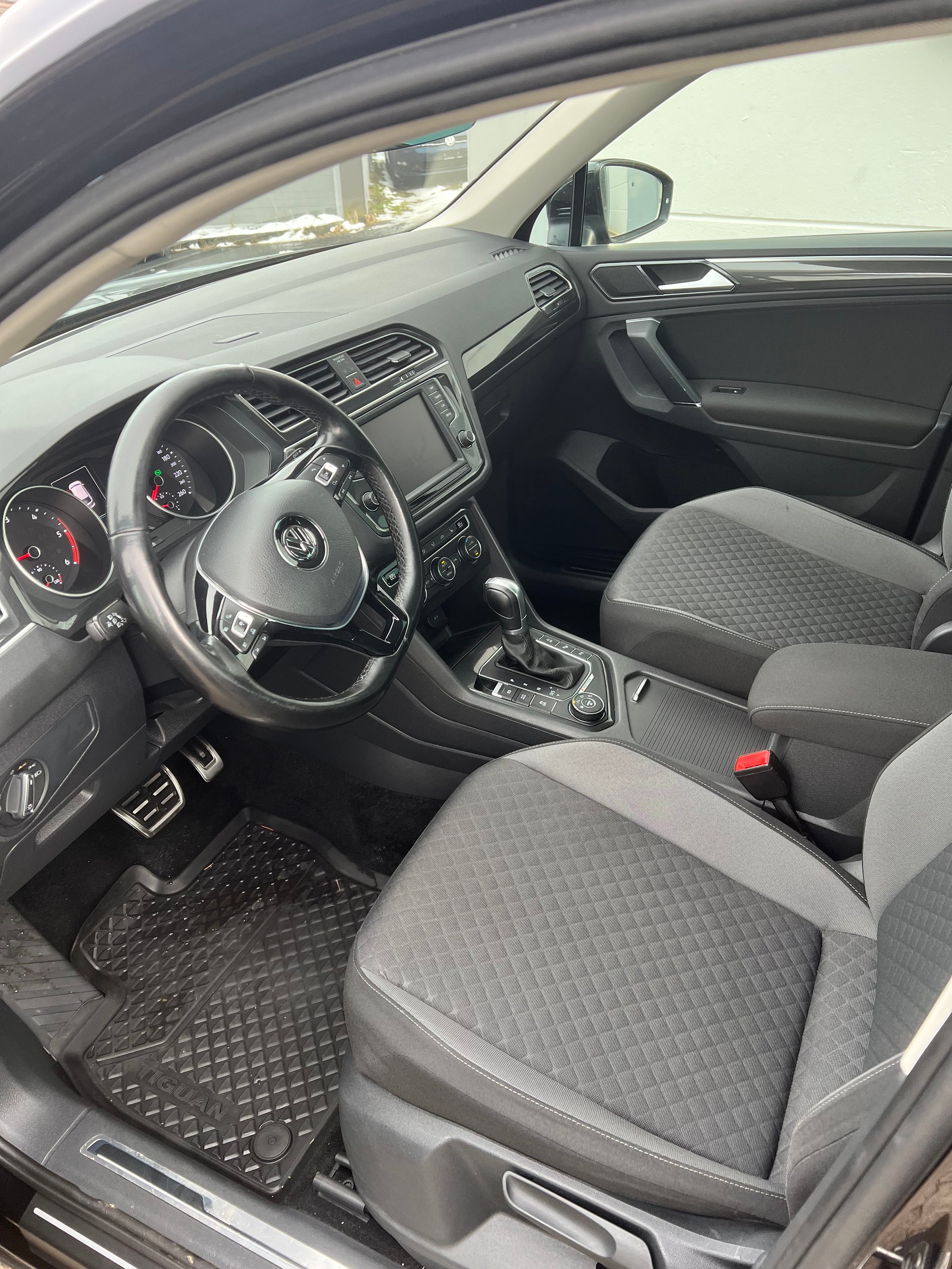 VW Tiguan 2.0 TDI SCR Sound 4Motion DSG-image-9