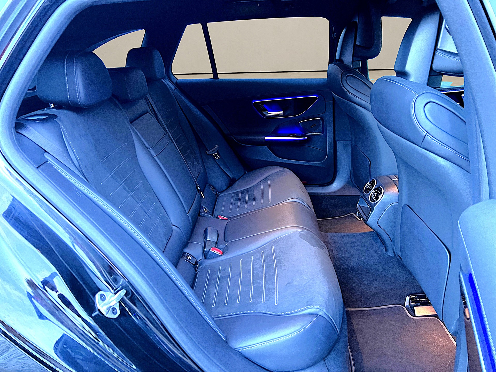 MERCEDES-BENZ C 220 d T 4Matic FACELIFT * AMG Line *-image-14