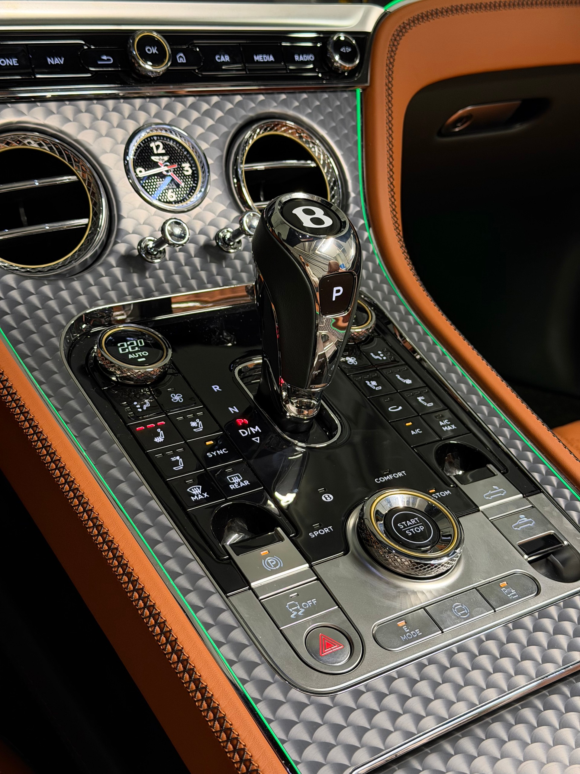 BENTLEY Continental GTC 4.0 V8 PHEV - Azure-image-16