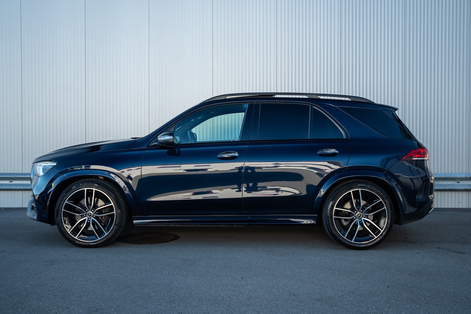 MERCEDES-BENZ GLE 400 d 4Matic AMG Line 9G-Tronic-image-2