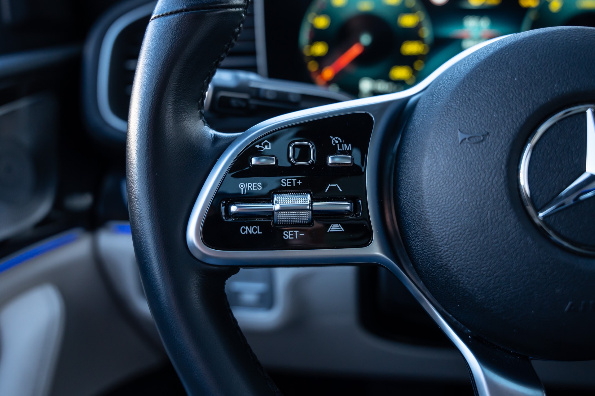 MERCEDES-BENZ GLE 400 d 4Matic AMG Line 9G-Tronic-image-18